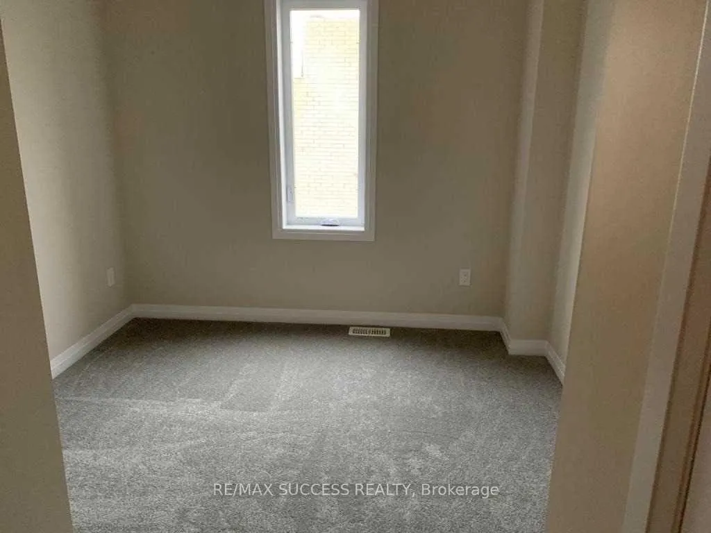 Photo 15 of 80 Progress Crescent, Kitchener — HOMEH