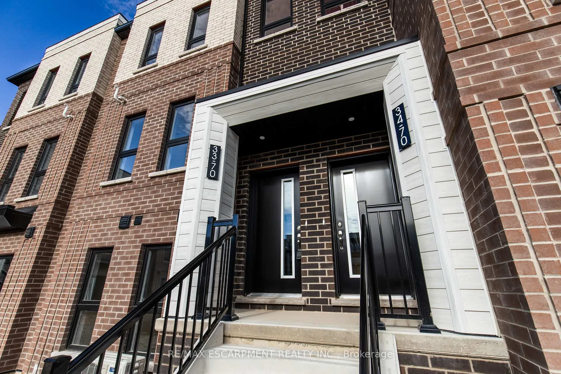 Photo 2 of Unit 33, 70 Kenesky Drive, Hamilton, Waterdown — HOMEH