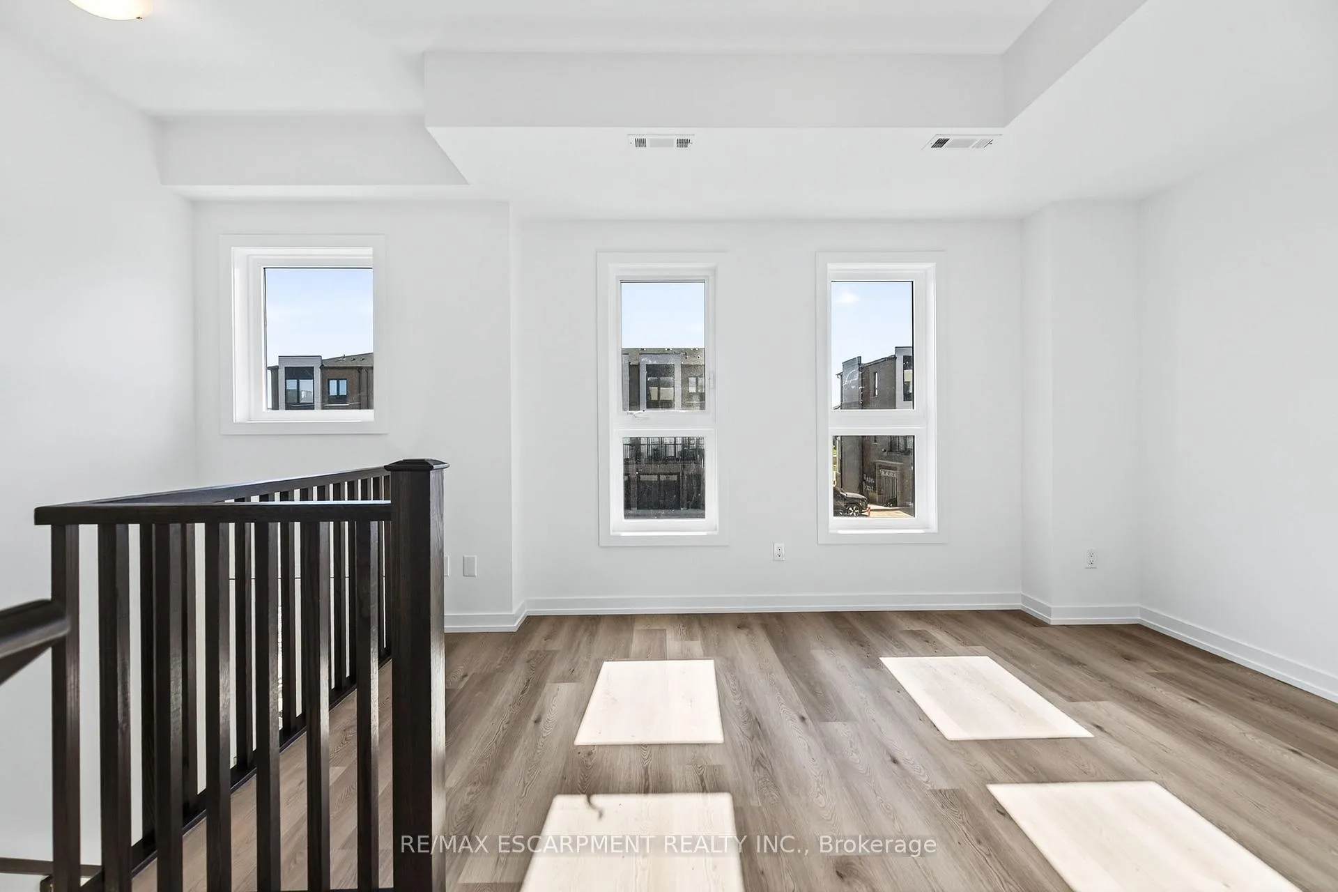 Photo 4 of Unit 33, 70 Kenesky Drive, Hamilton, Waterdown — HOMEH