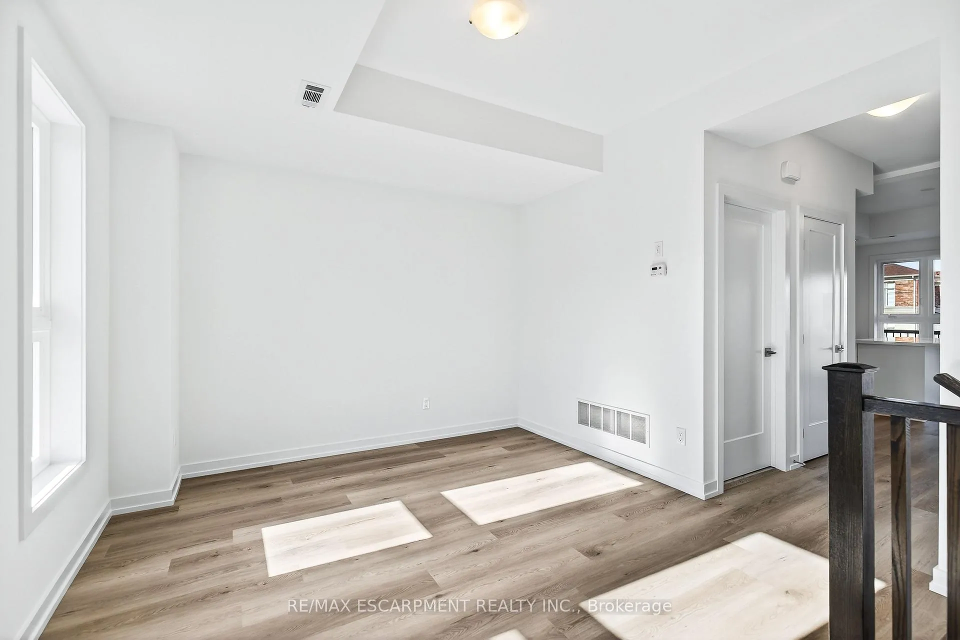 Photo 5 of Unit 33, 70 Kenesky Drive, Hamilton, Waterdown — HOMEH