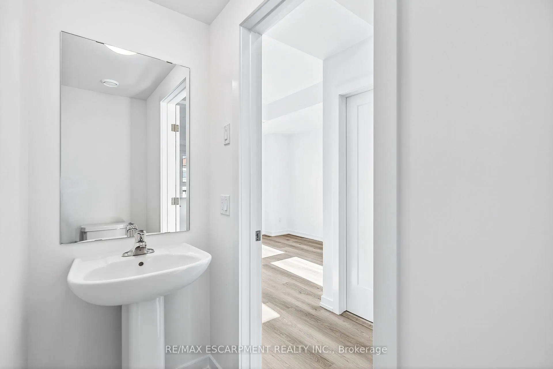 Photo 7 of Unit 33, 70 Kenesky Drive, Hamilton, Waterdown — HOMEH