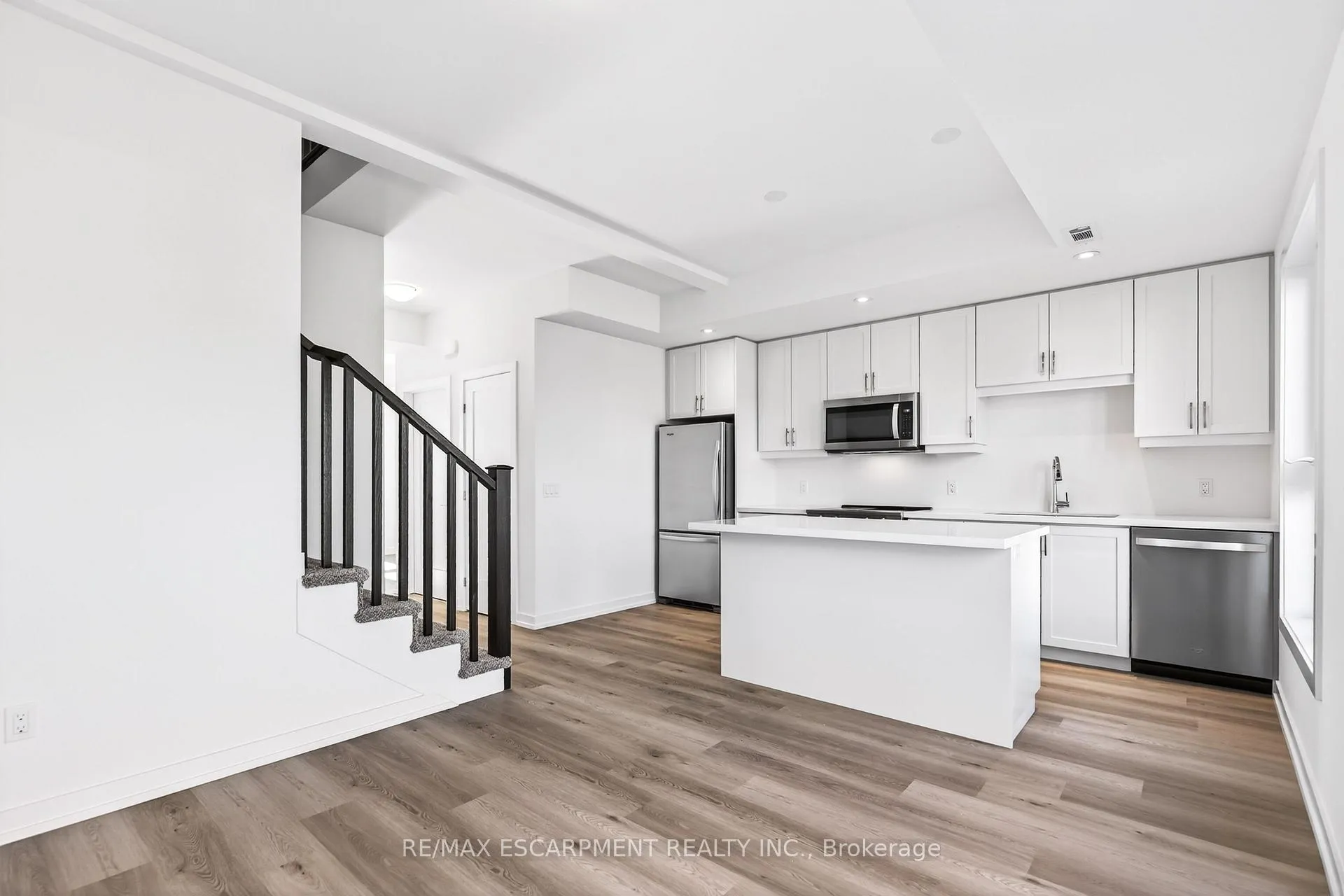 Photo 9 of Unit 33, 70 Kenesky Drive, Hamilton, Waterdown — HOMEH
