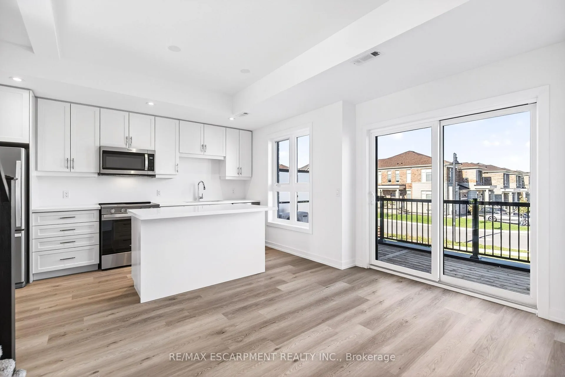 Photo 10 of Unit 33, 70 Kenesky Drive, Hamilton, Waterdown — HOMEH