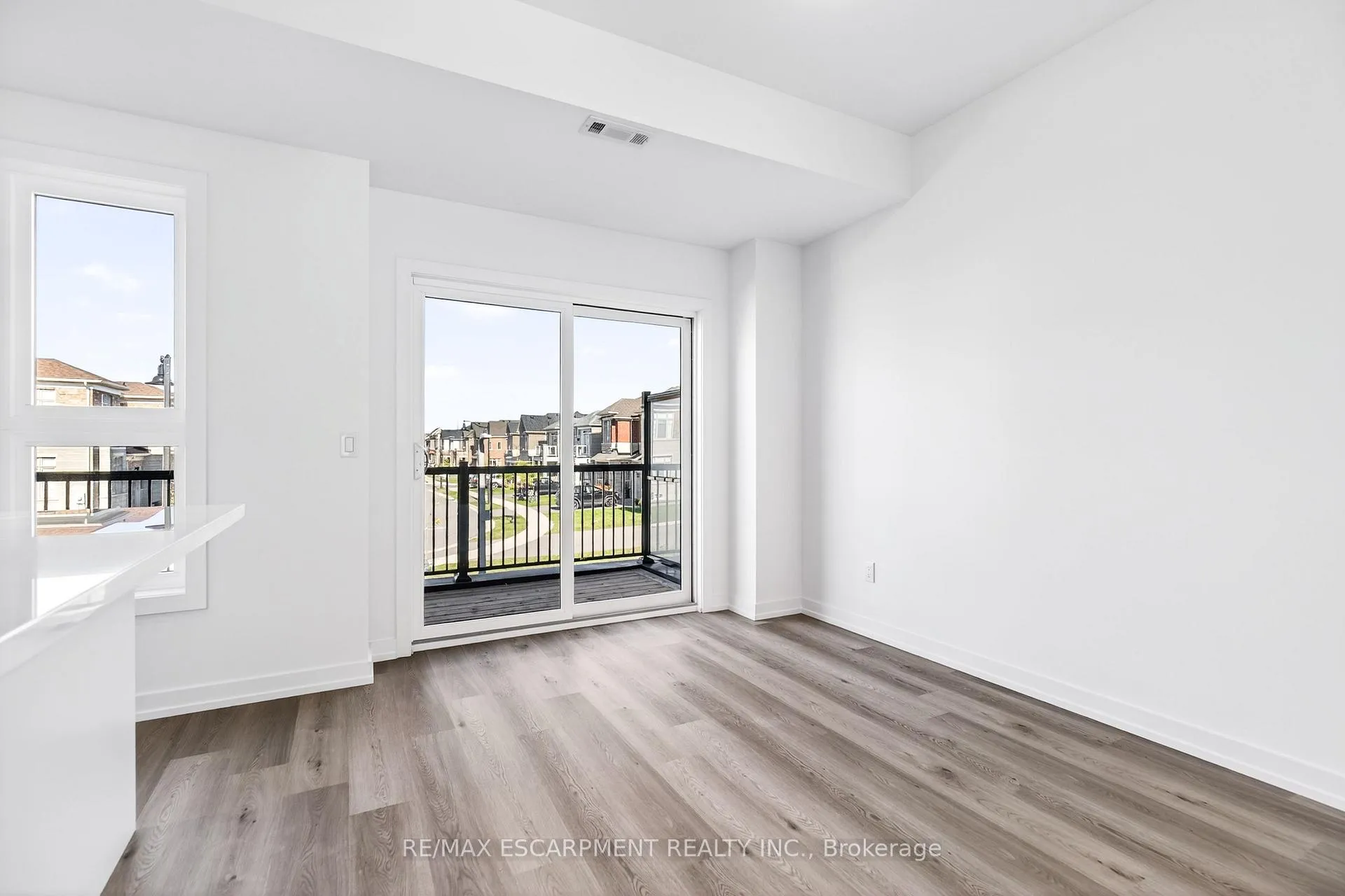 Photo 15 of Unit 33, 70 Kenesky Drive, Hamilton, Waterdown — HOMEH