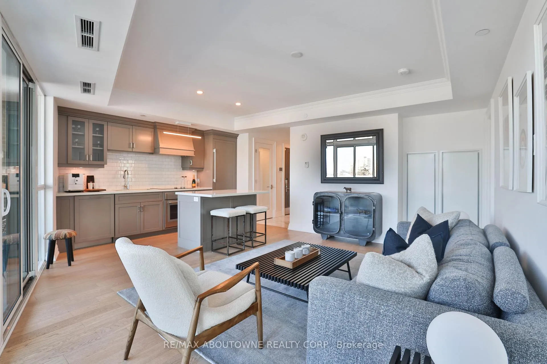 Photo 6 of Unit 304, 2060 Lakeshore Road, Burlington, Brant — HOMEH