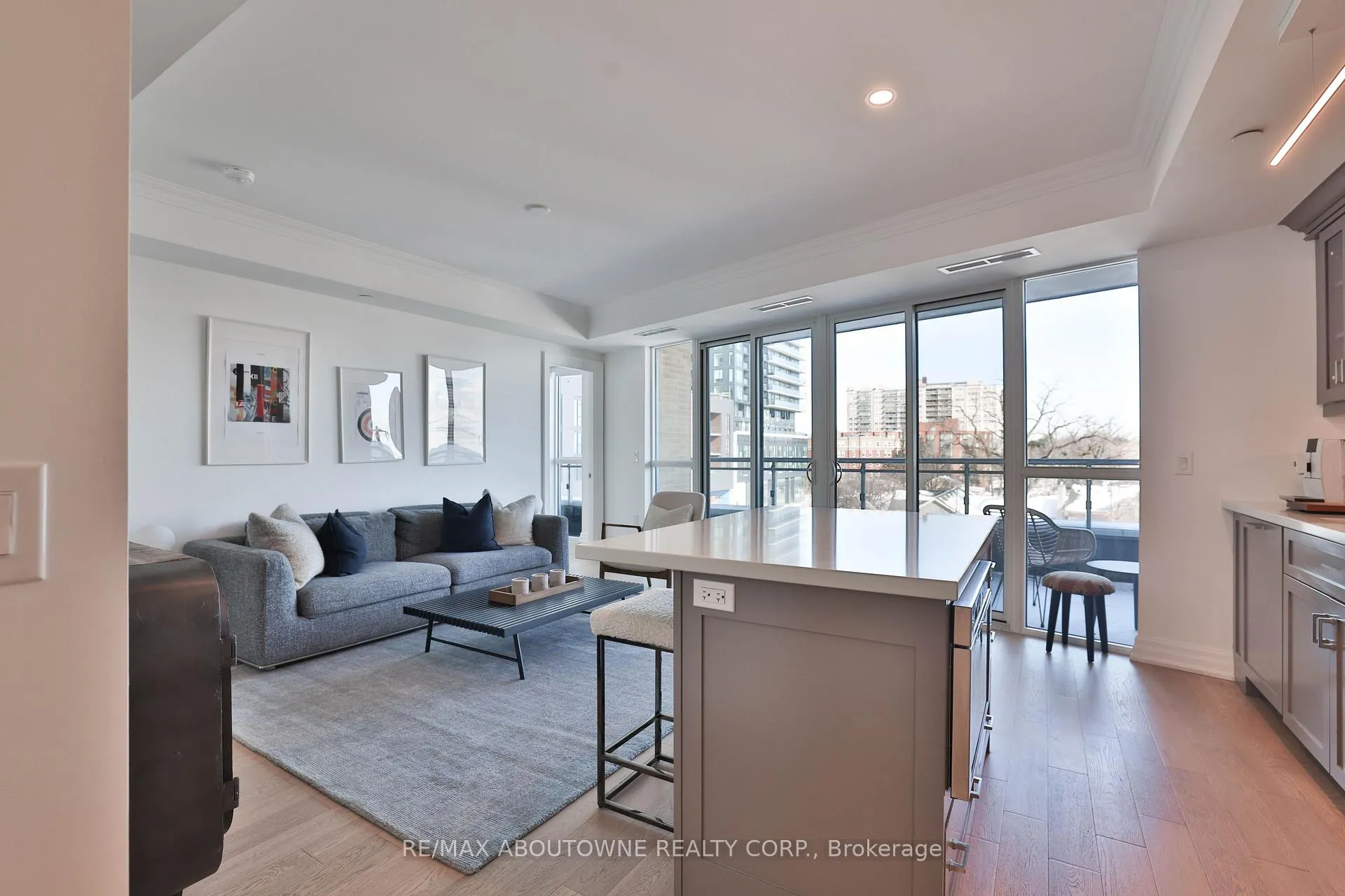 Photo 7 of Unit 304, 2060 Lakeshore Road, Burlington, Brant — HOMEH