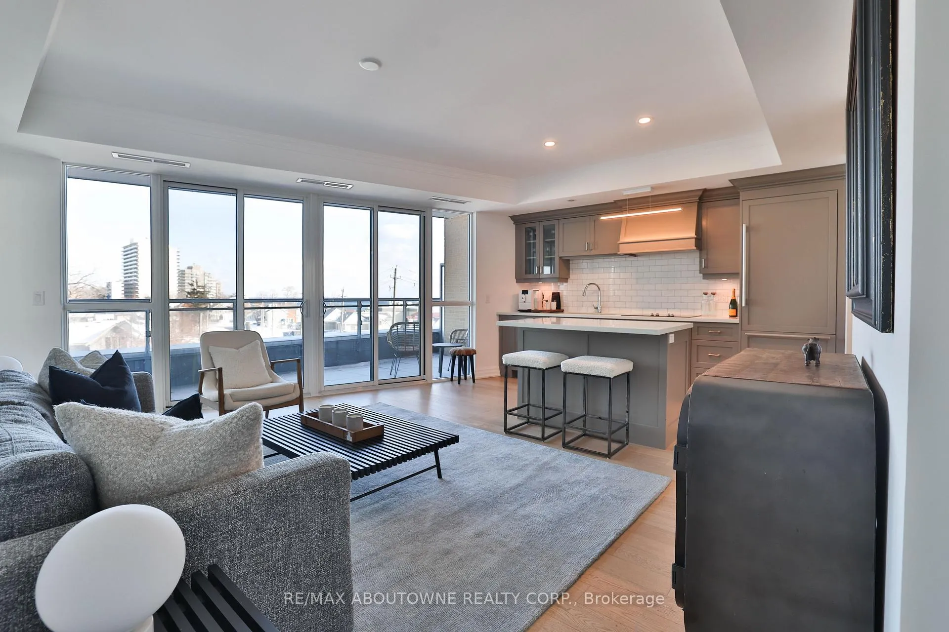 Photo 10 of Unit 304, 2060 Lakeshore Road, Burlington, Brant — HOMEH