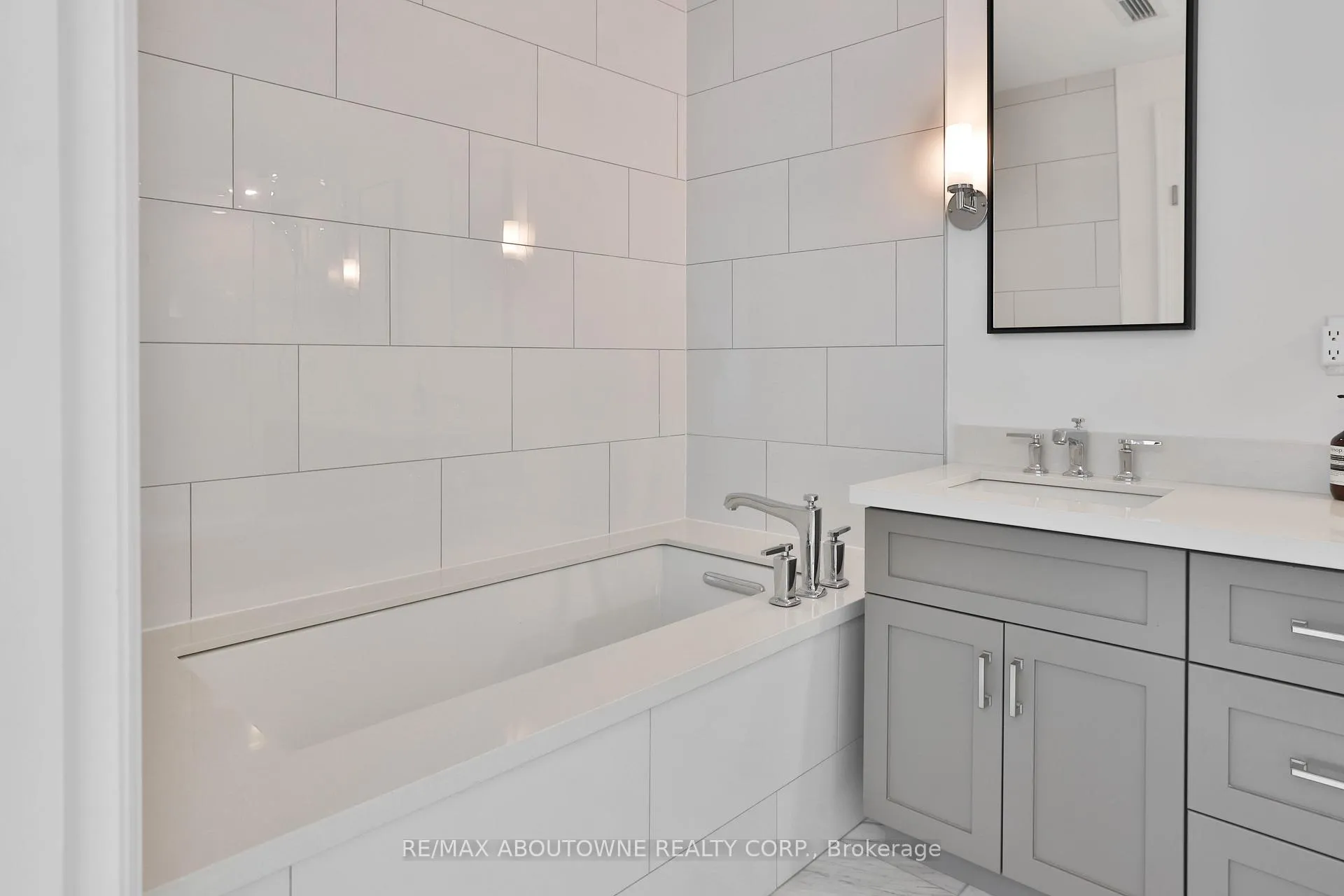 Photo 20 of Unit 304, 2060 Lakeshore Road, Burlington, Brant — HOMEH