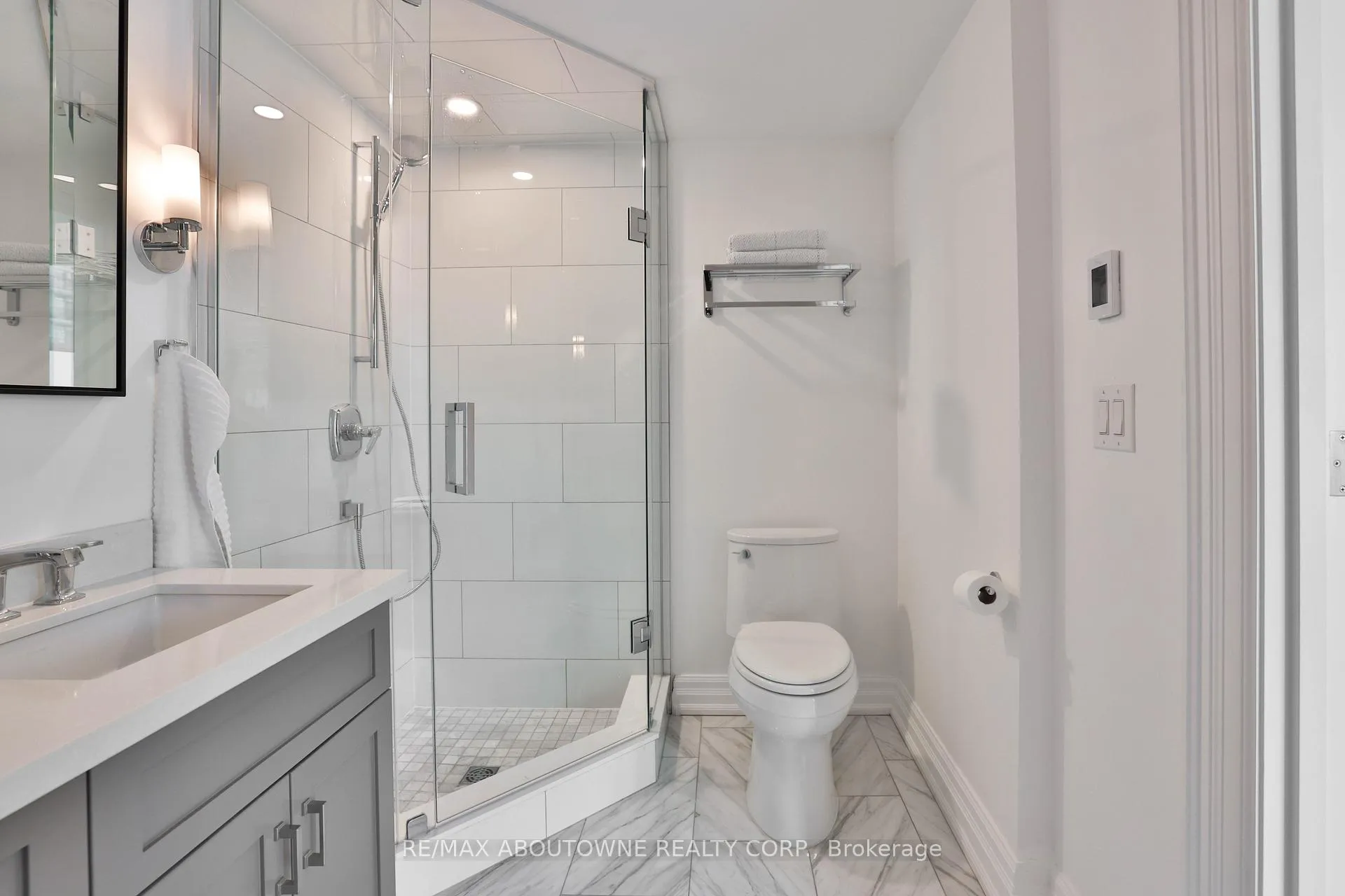 Photo 21 of Unit 304, 2060 Lakeshore Road, Burlington, Brant — HOMEH