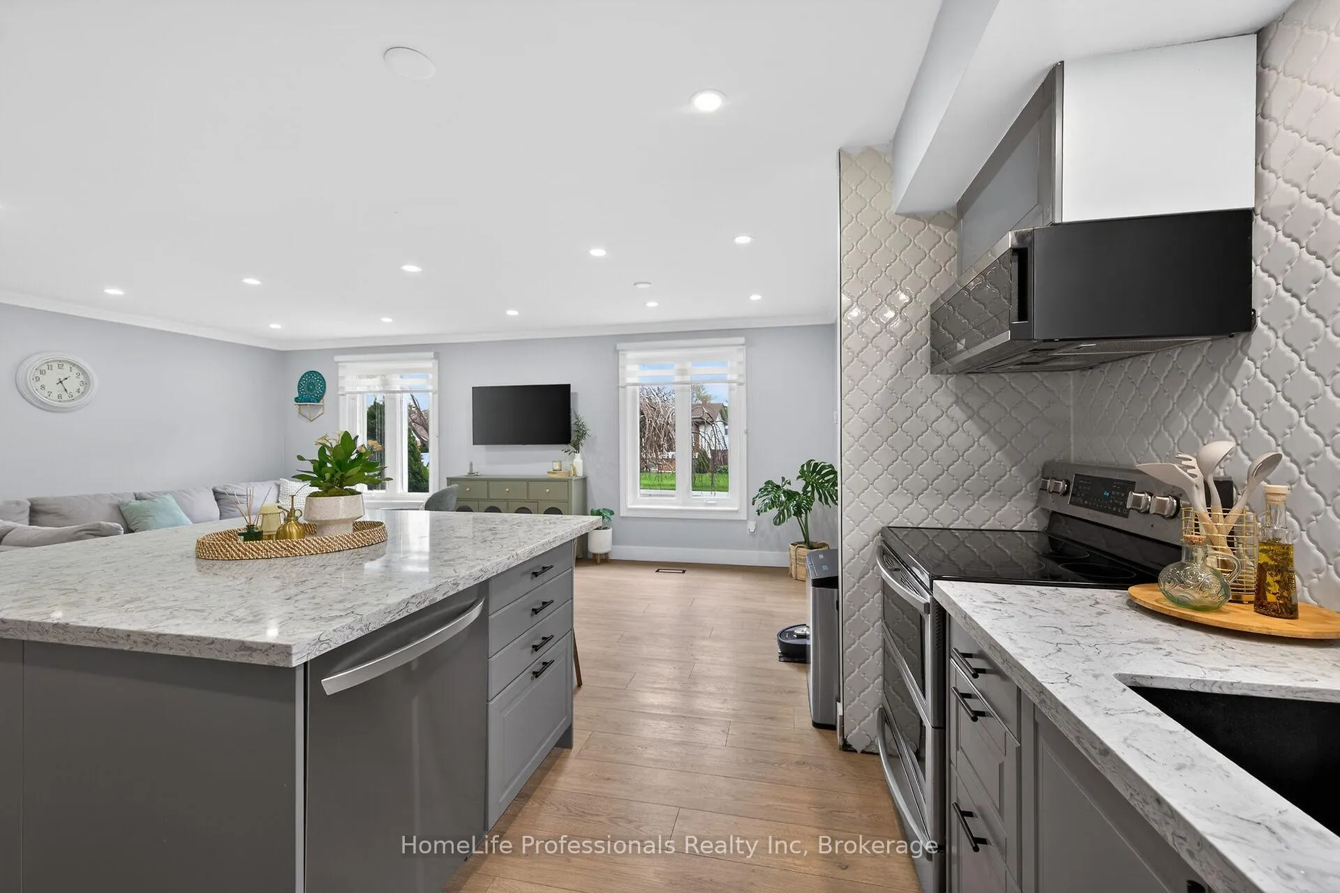 Photo 11 of 8 Forestgate Avenue, Hamilton, Fessenden — HOMEH