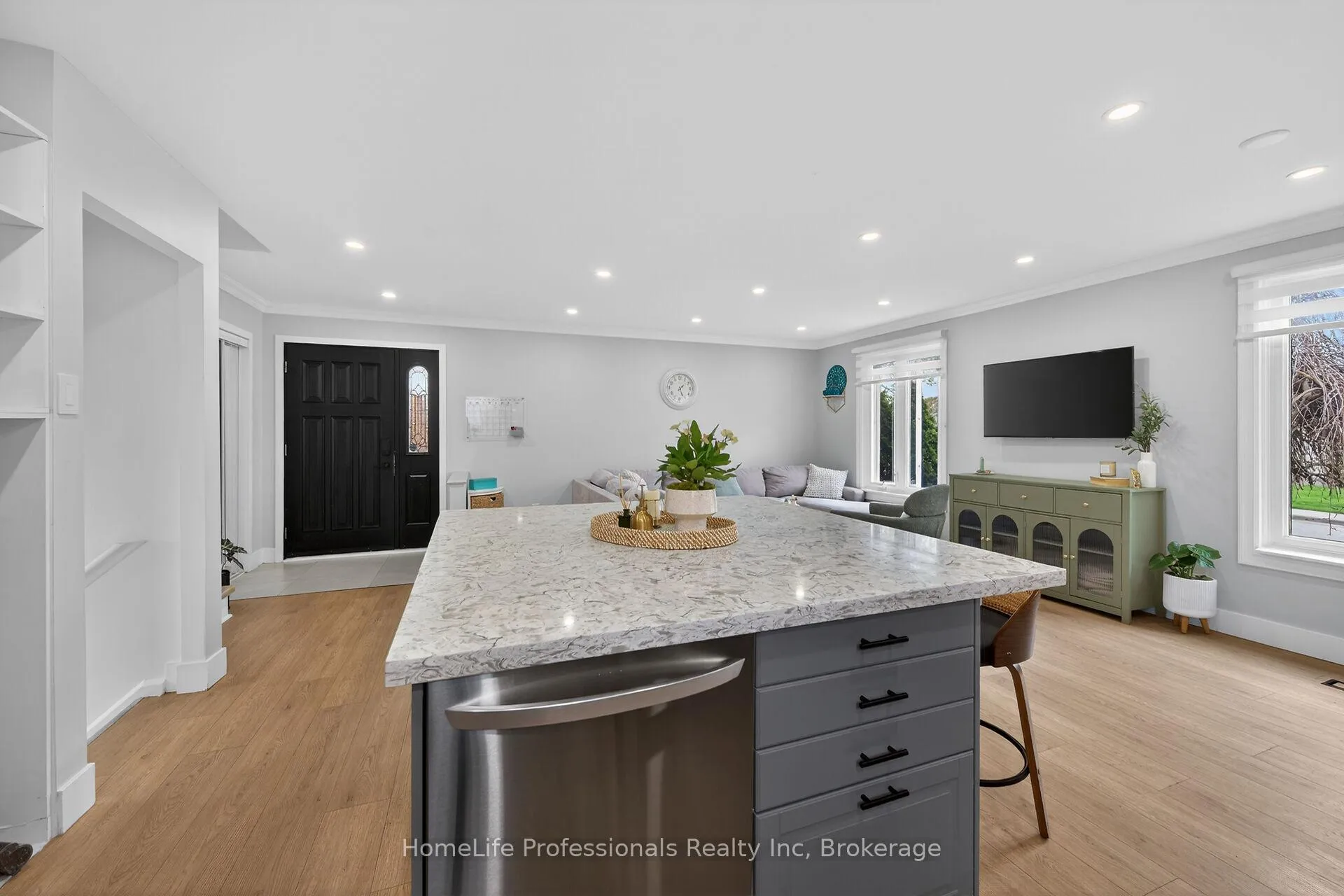 Photo 14 of 8 Forestgate Avenue, Hamilton, Fessenden — HOMEH