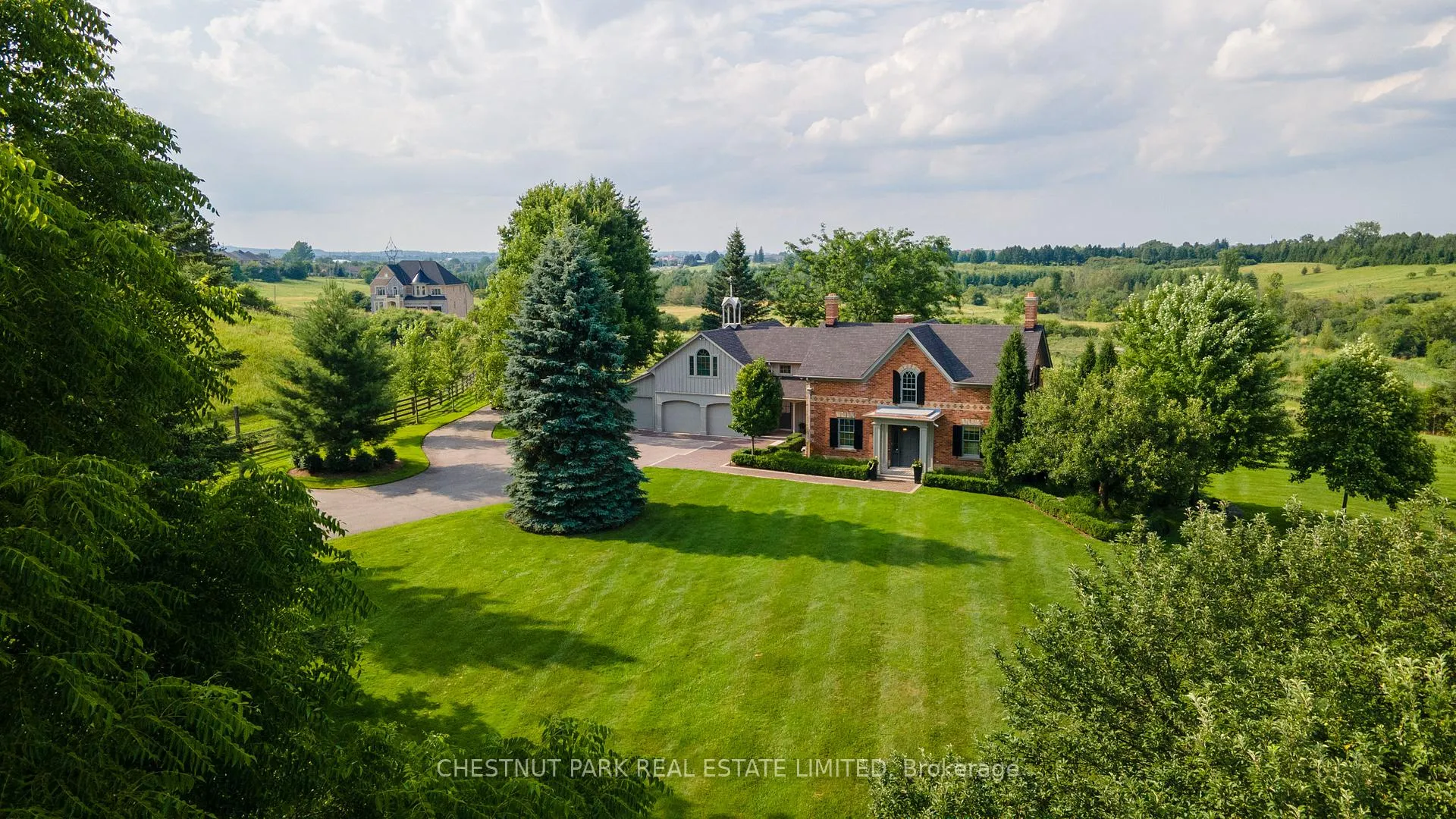 Photo 4 of 908 Vandorf Side Road, Aurora, Bayview Southeast — HOMEH