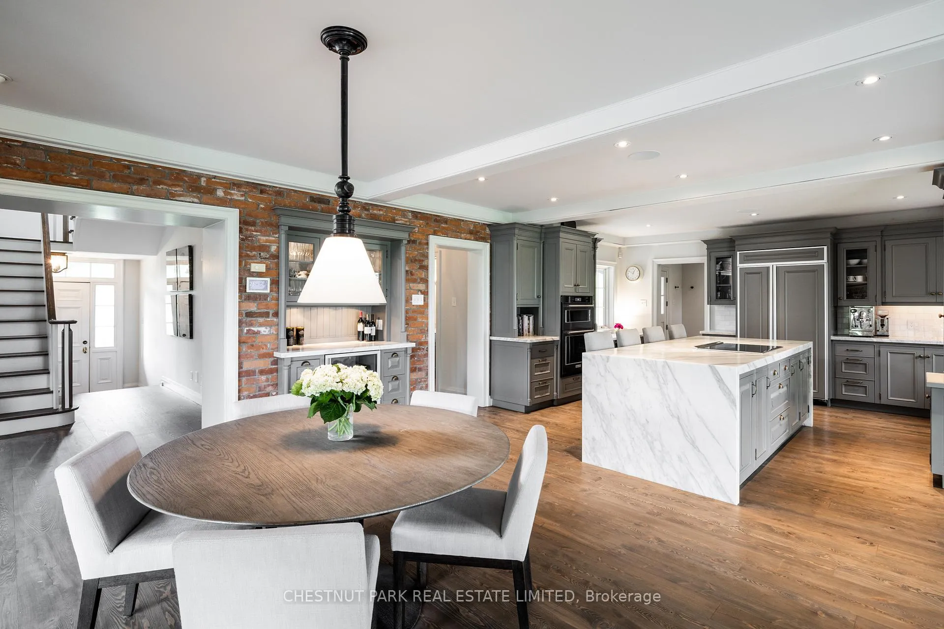 Photo 6 of 908 Vandorf Side Road, Aurora, Bayview Southeast — HOMEH