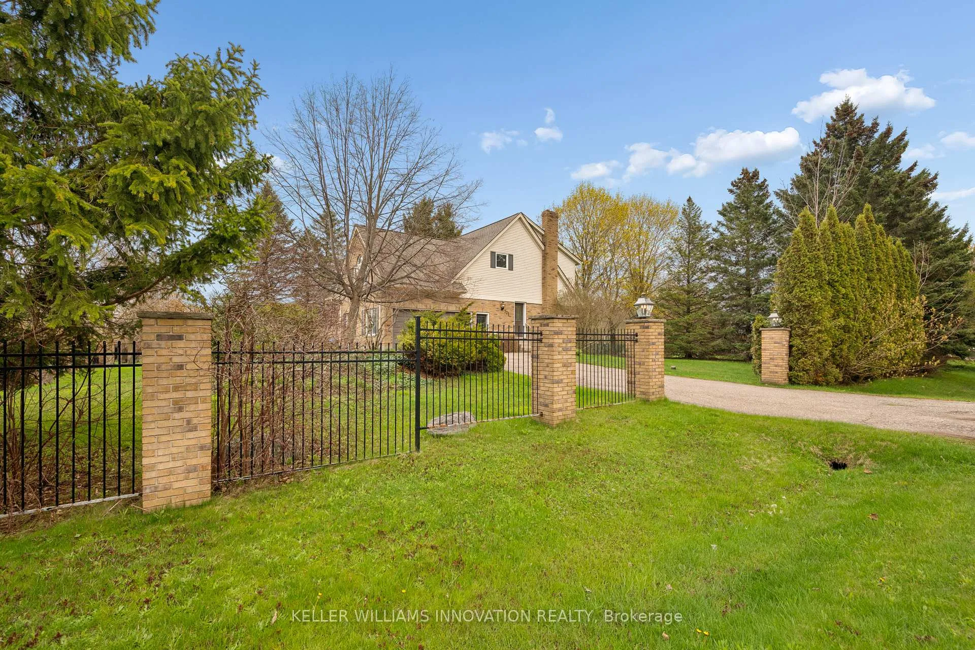 Photo 3 of 721 Snowcrest Place, Waterloo — HOMEH
