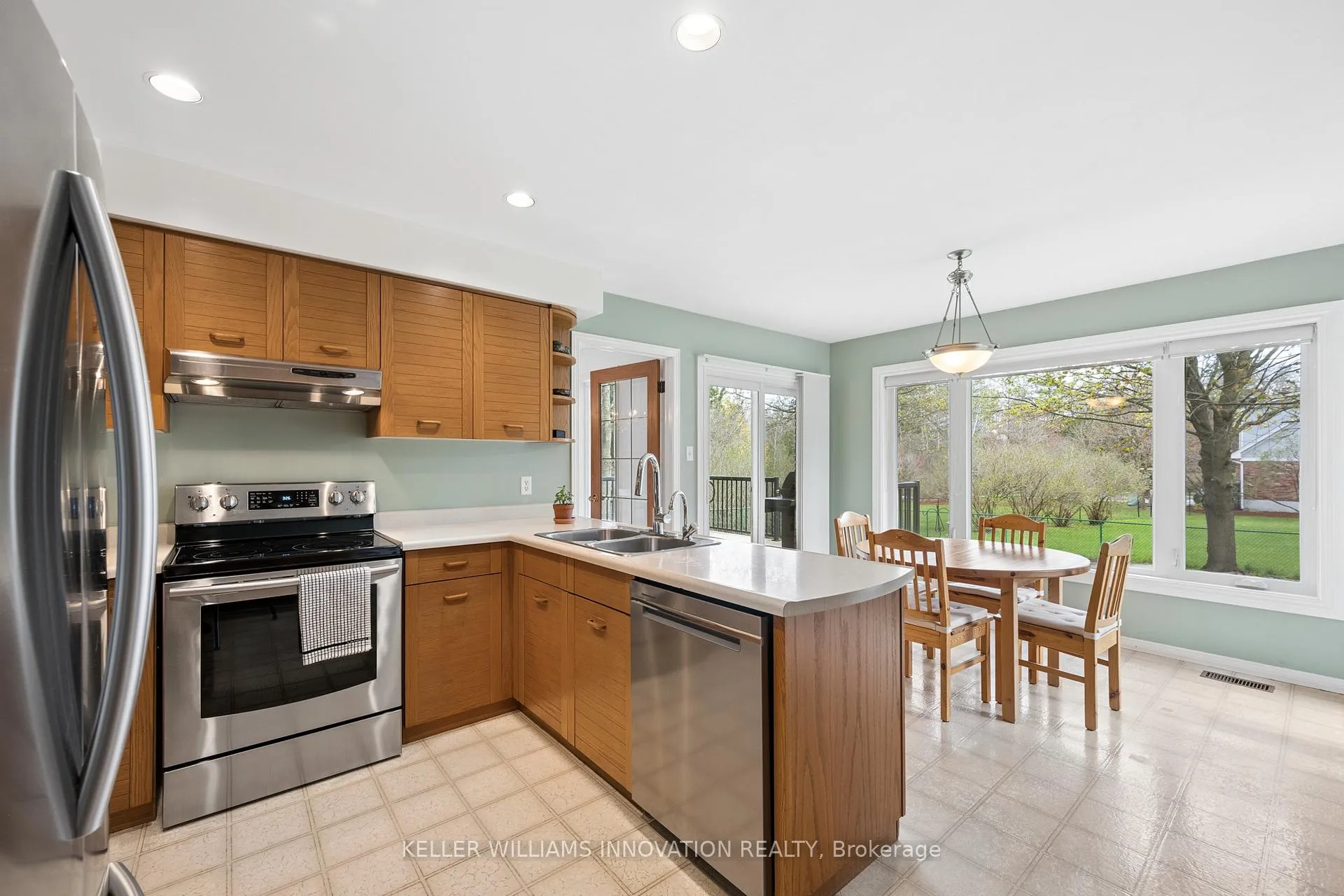Photo 15 of 721 Snowcrest Place, Waterloo — HOMEH