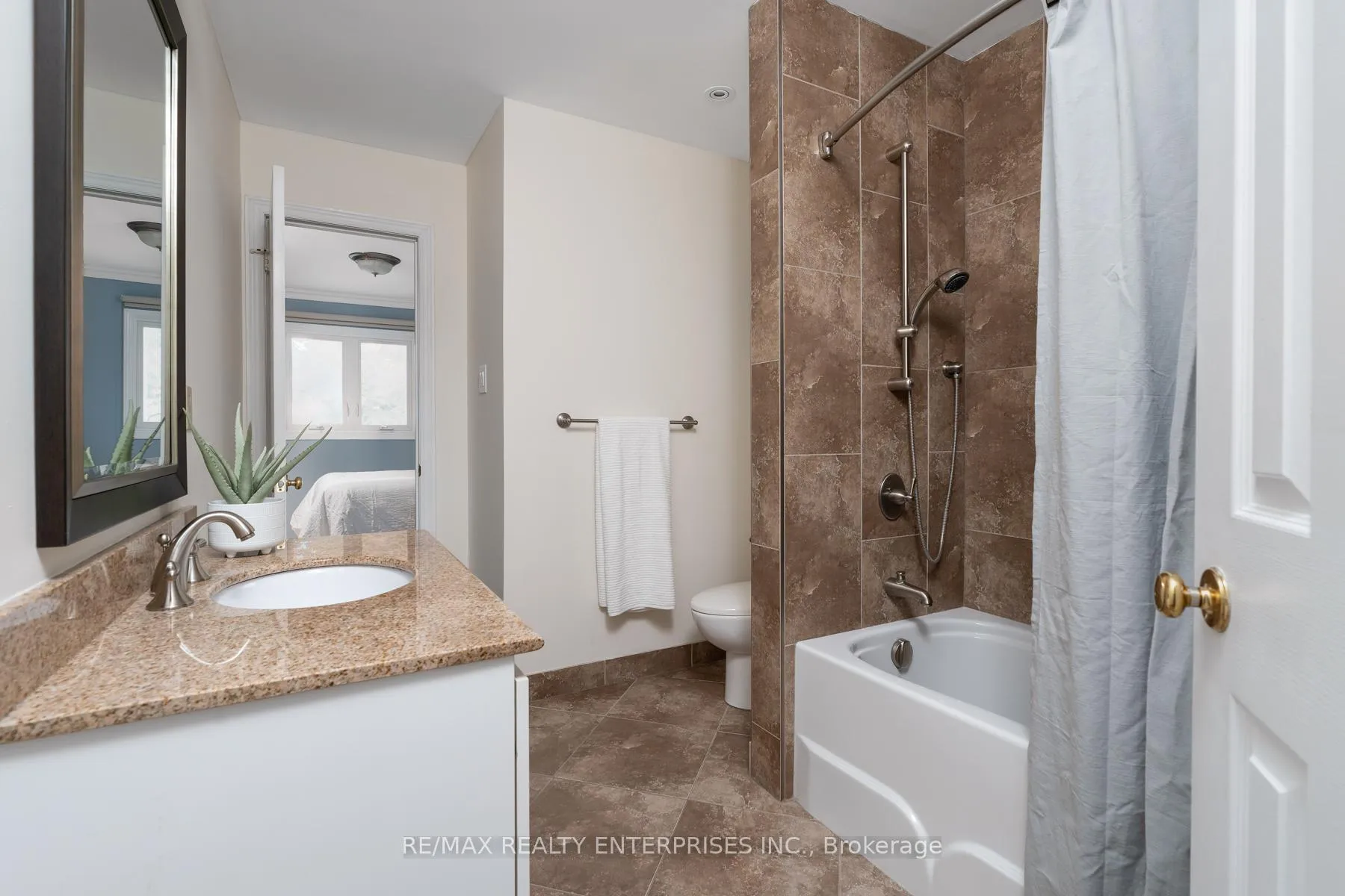 Photo 36 of 1101 Fieldstone Circle, Oakville, Glen Abbey — HOMEH