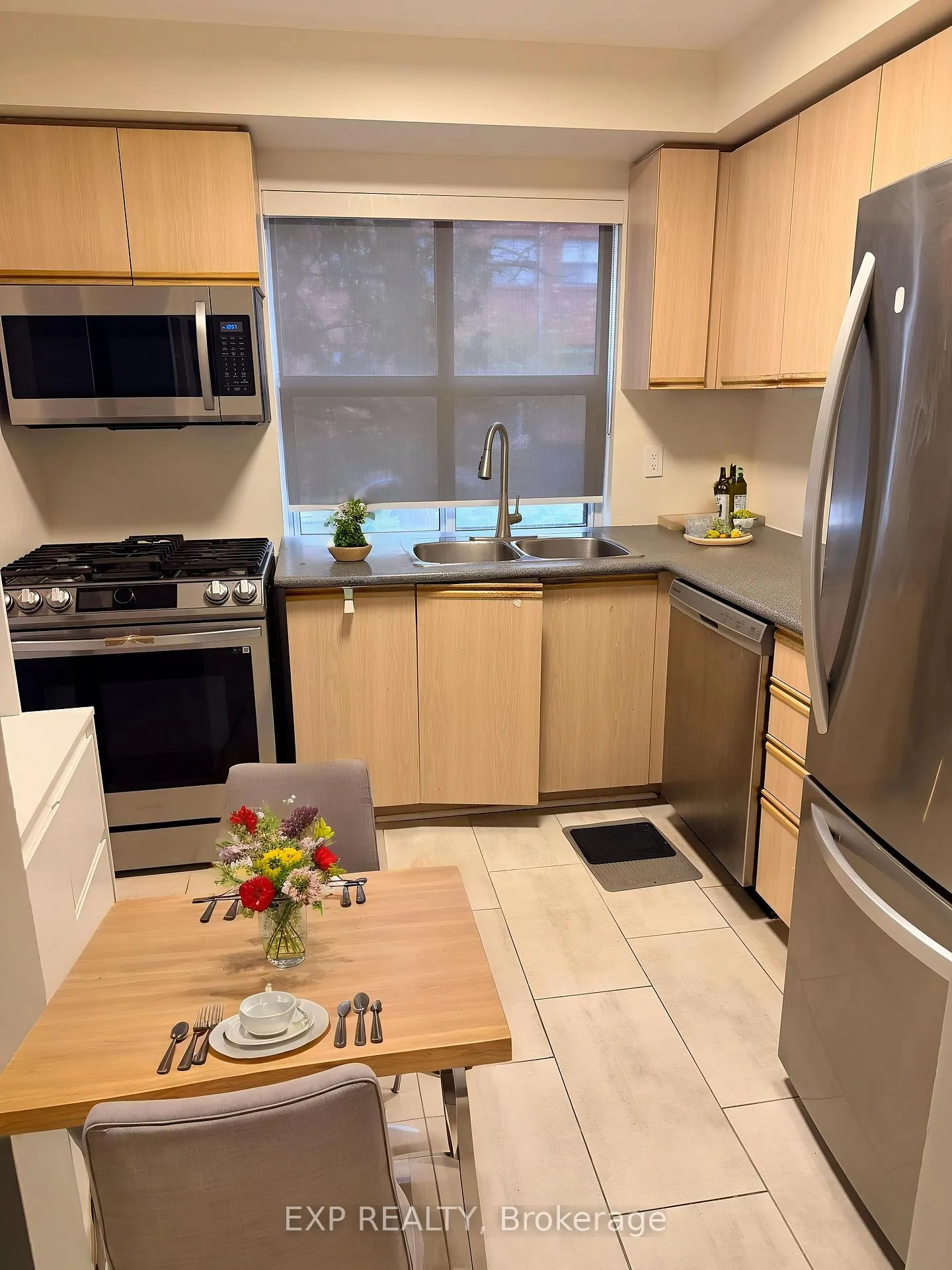 Photo 2 of Unit Upper, 192 Ontario Street, Toronto, Moss Park — HOMEH
