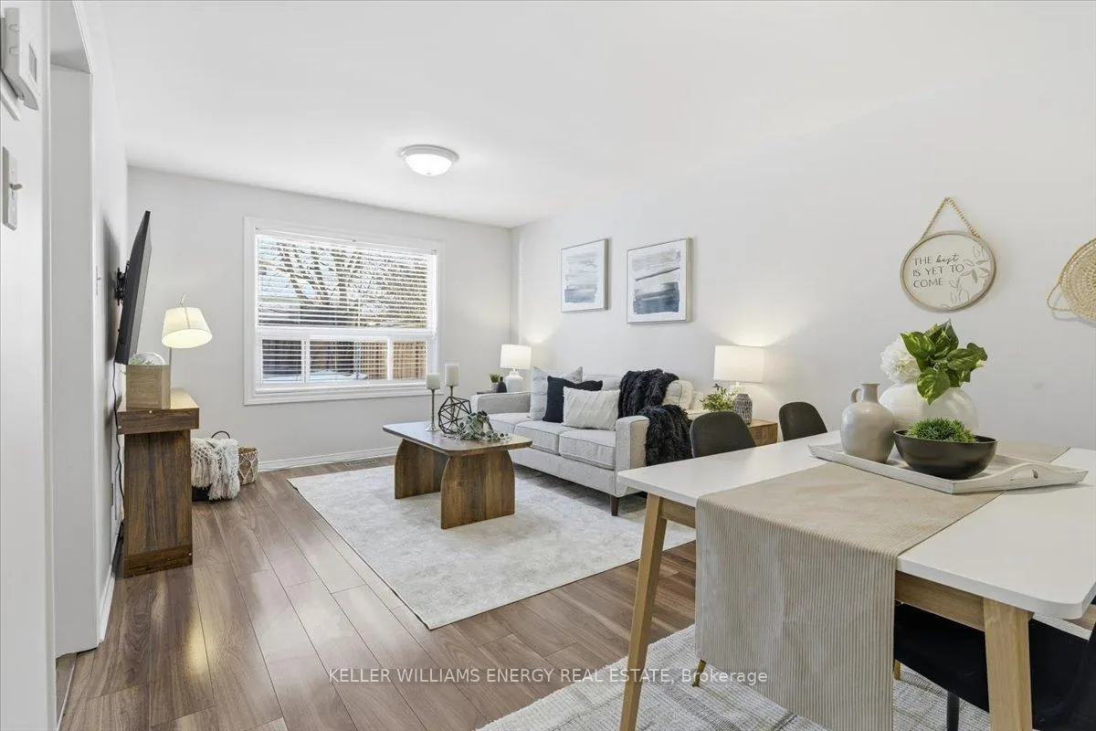 Photo 2 of 54 Farncomb Crescent, Clarington, Bowmanville — HOMEH