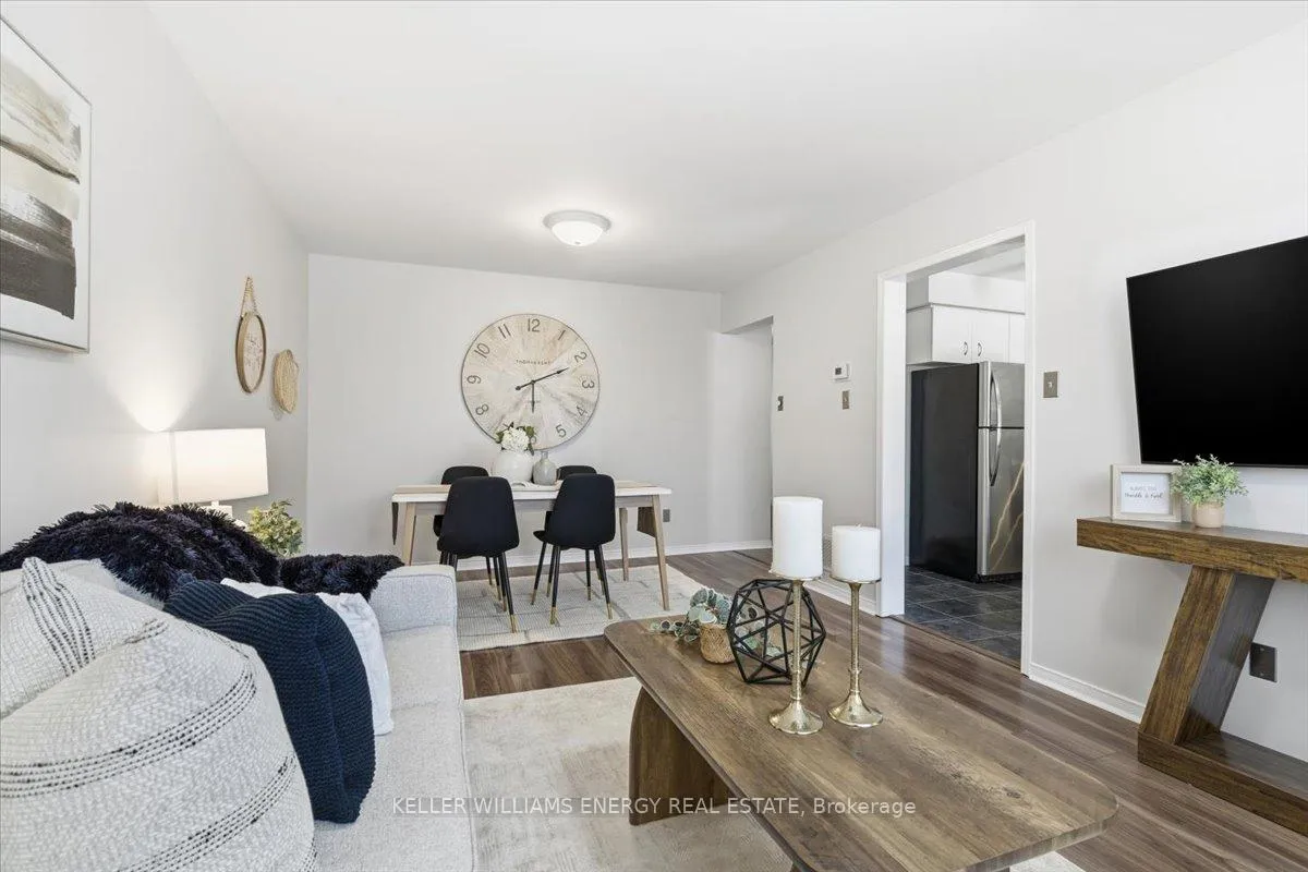Photo 3 of 54 Farncomb Crescent, Clarington, Bowmanville — HOMEH