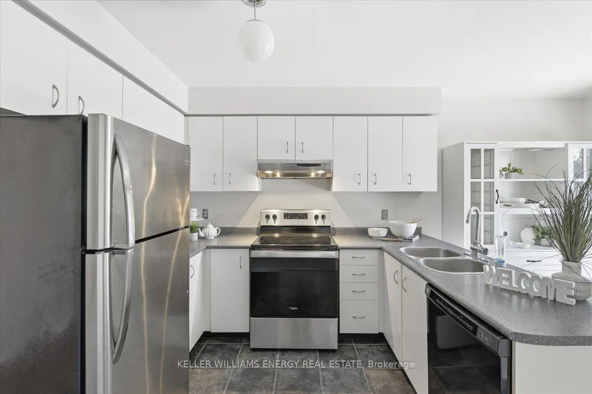 Photo 4 of 54 Farncomb Crescent, Clarington, Bowmanville — HOMEH