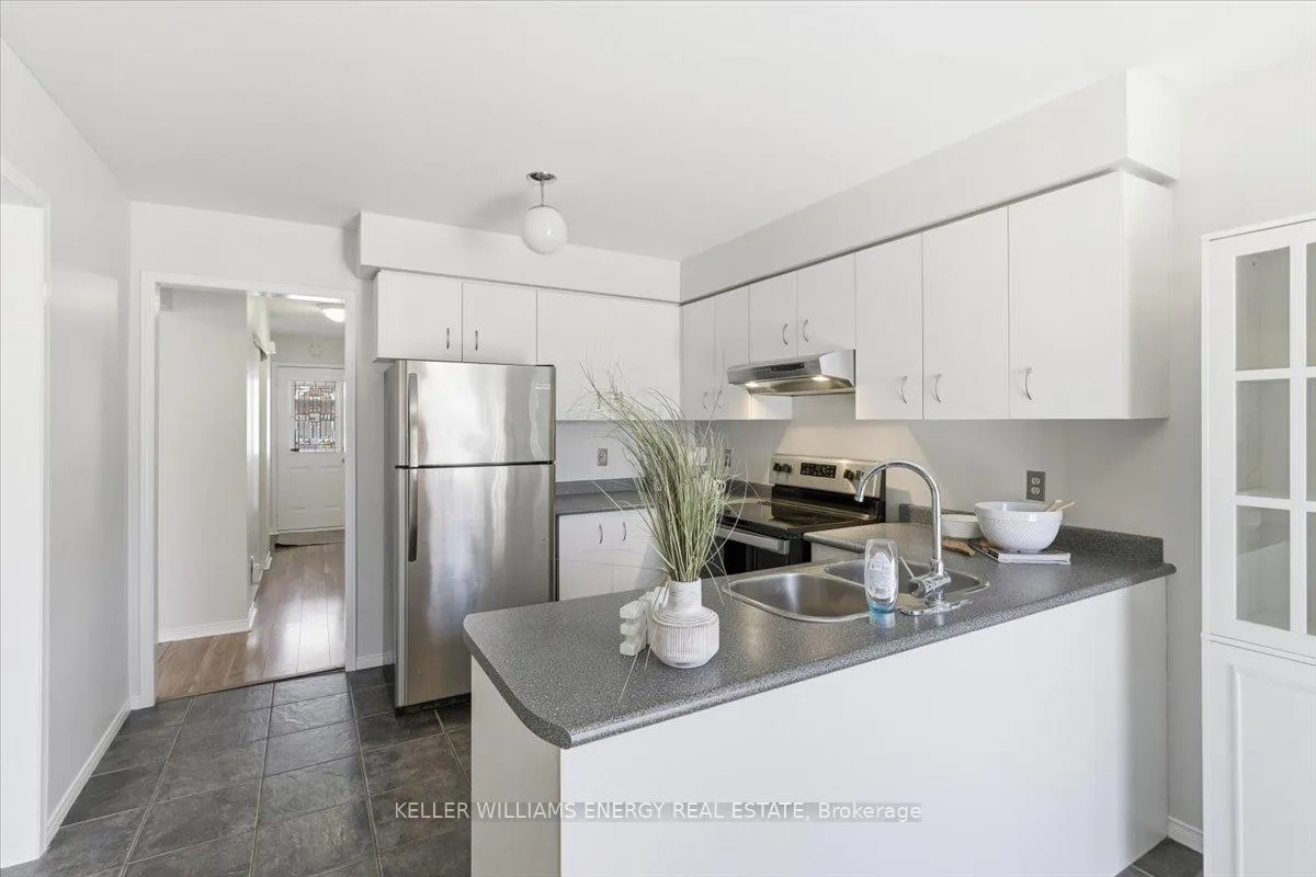 Photo 6 of 54 Farncomb Crescent, Clarington, Bowmanville — HOMEH