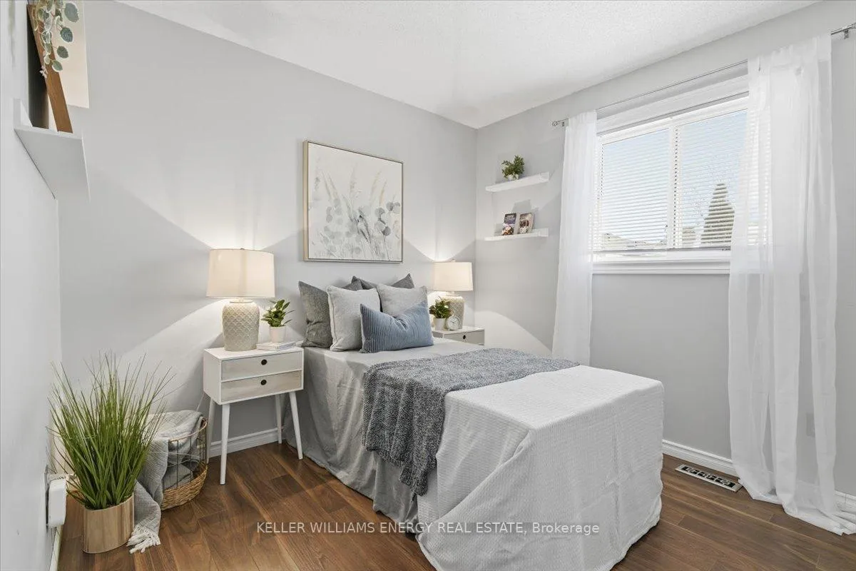 Photo 8 of 54 Farncomb Crescent, Clarington, Bowmanville — HOMEH