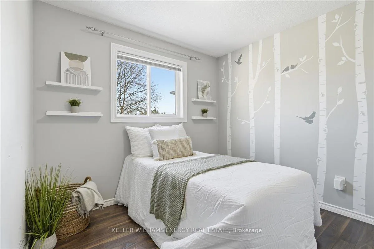 Photo 9 of 54 Farncomb Crescent, Clarington, Bowmanville — HOMEH