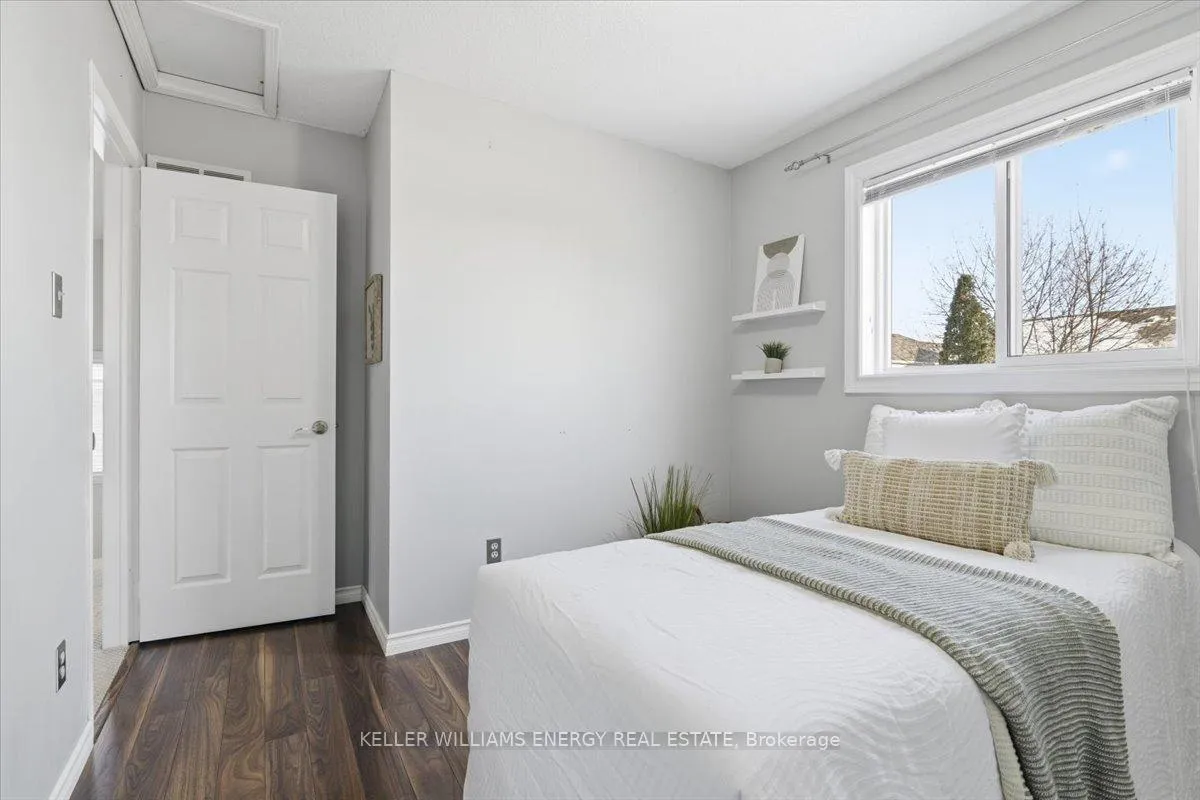 Photo 10 of 54 Farncomb Crescent, Clarington, Bowmanville — HOMEH