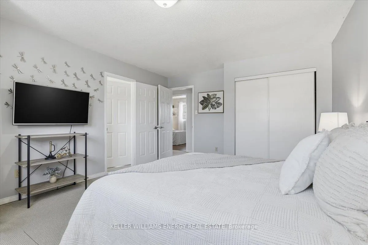 Photo 11 of 54 Farncomb Crescent, Clarington, Bowmanville — HOMEH