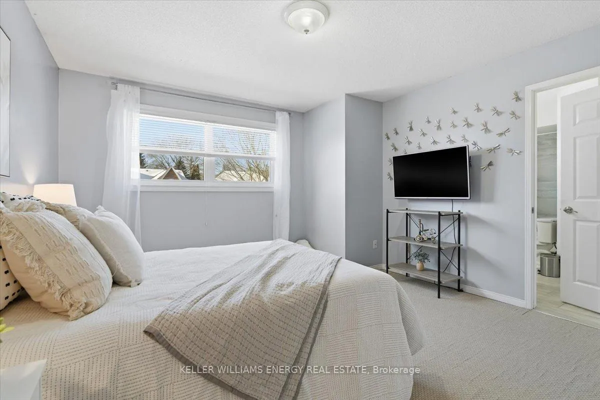 Photo 13 of 54 Farncomb Crescent, Clarington, Bowmanville — HOMEH