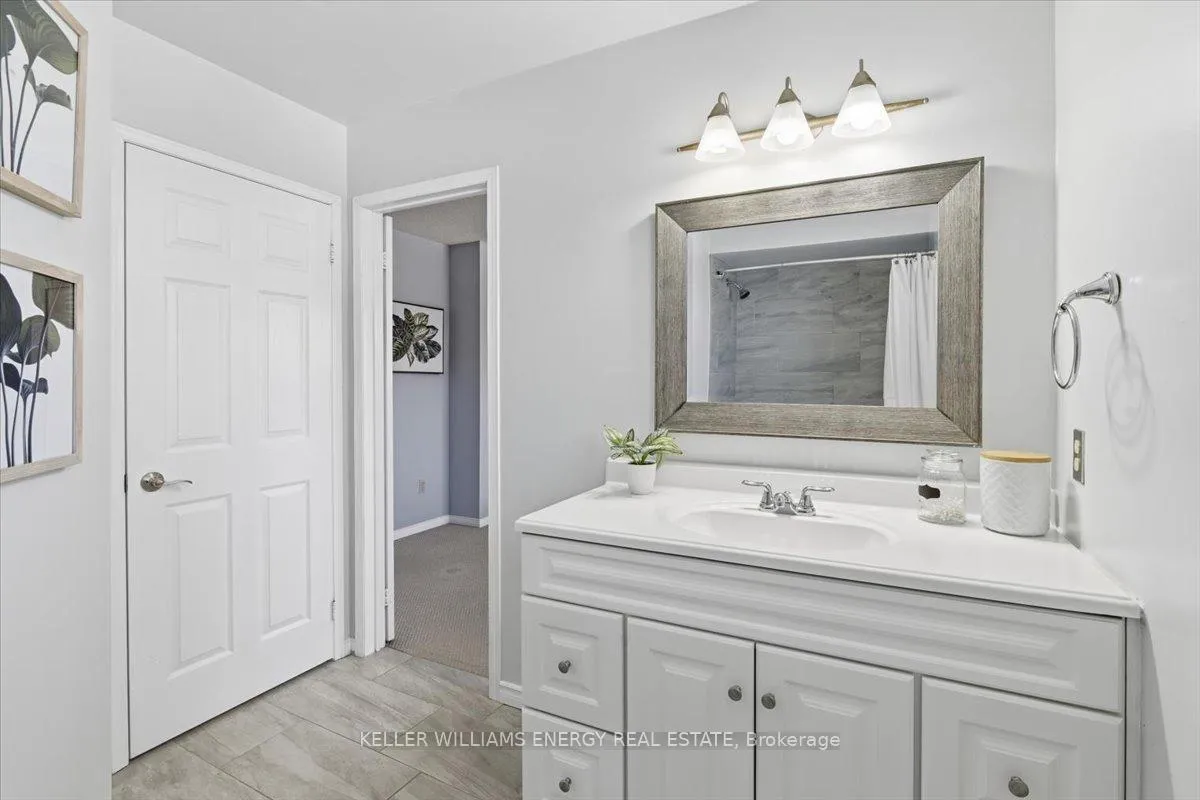 Photo 16 of 54 Farncomb Crescent, Clarington, Bowmanville — HOMEH