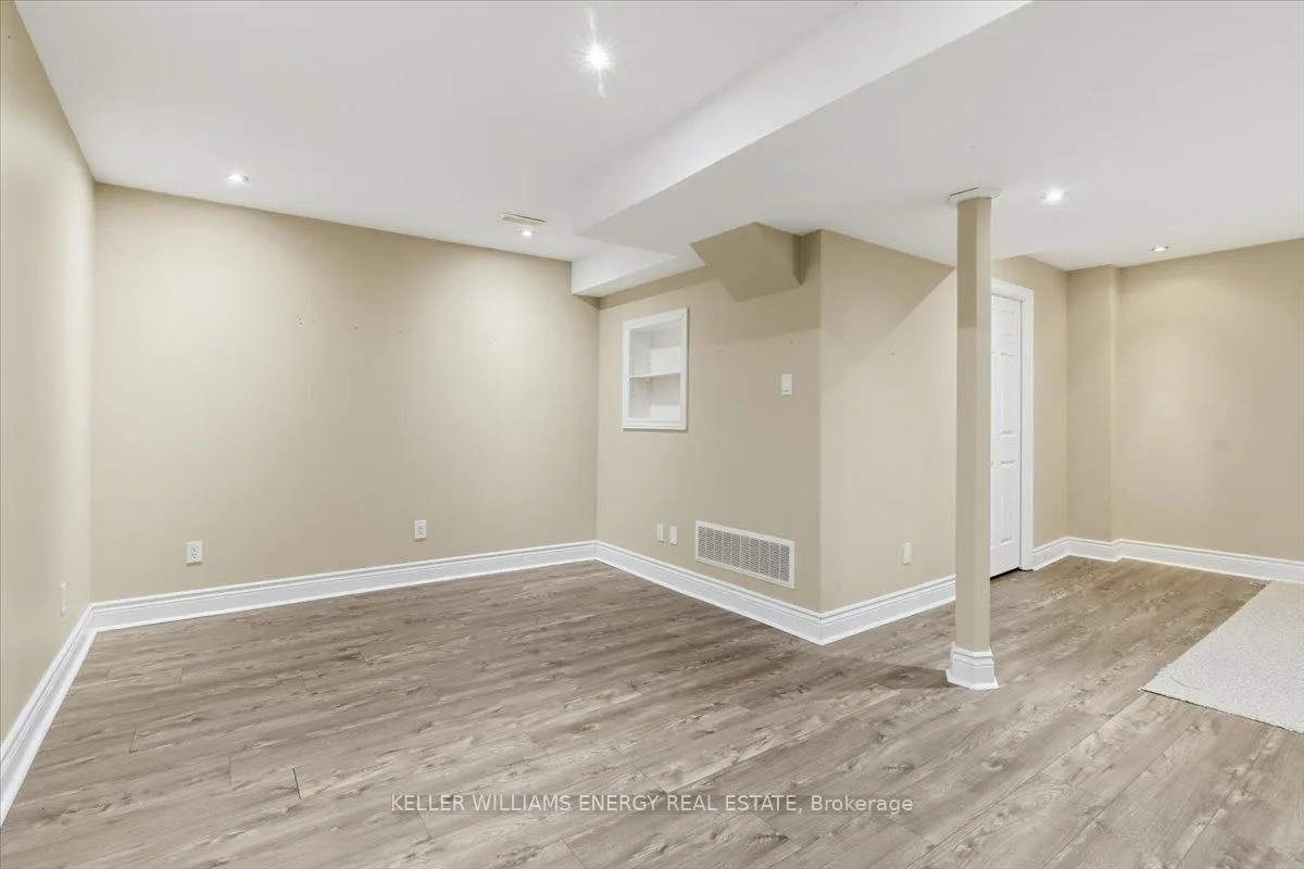 Photo 19 of 54 Farncomb Crescent, Clarington, Bowmanville — HOMEH
