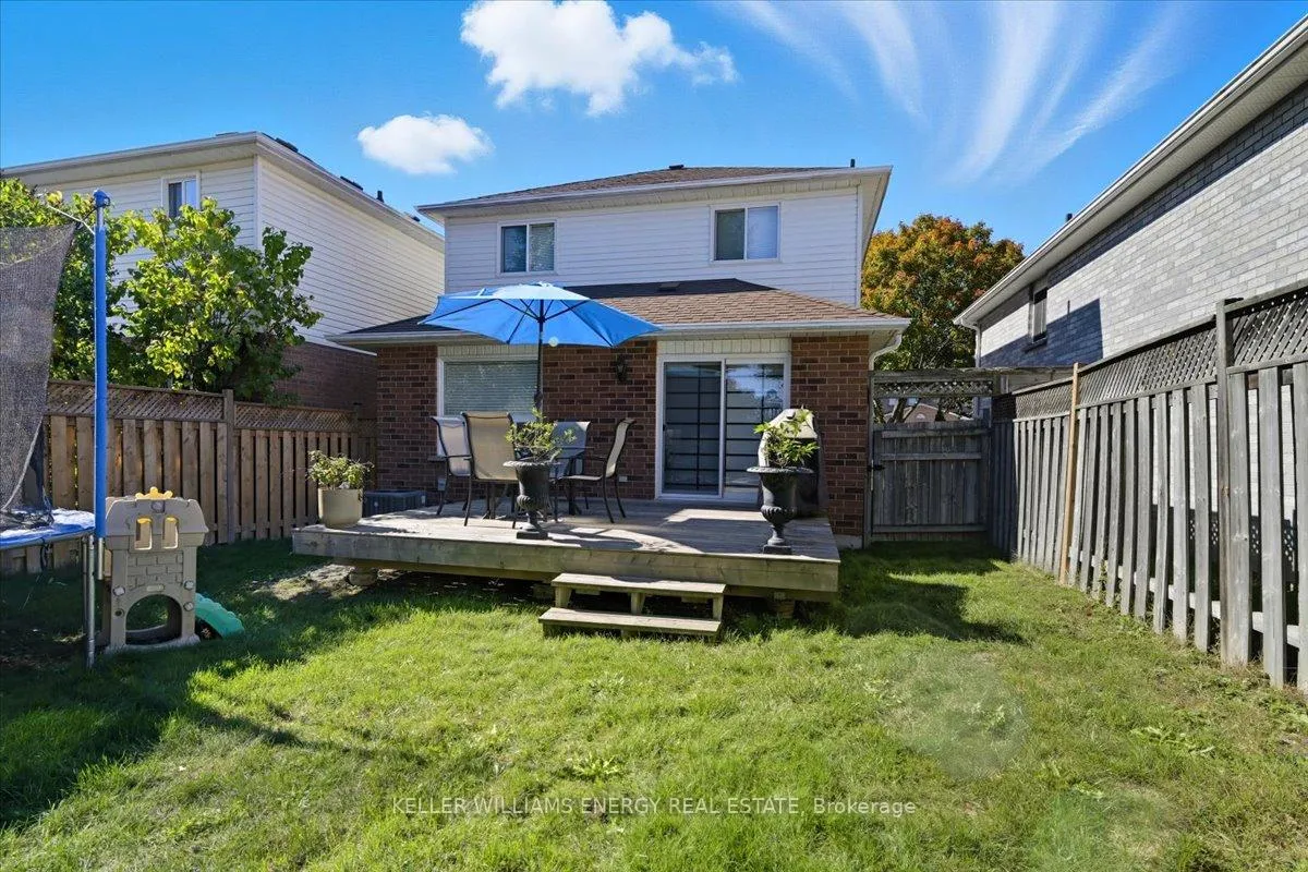 Photo 22 of 54 Farncomb Crescent, Clarington, Bowmanville — HOMEH