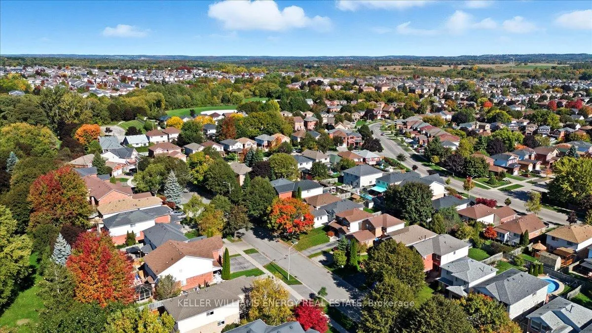 Photo 25 of 54 Farncomb Crescent, Clarington, Bowmanville — HOMEH