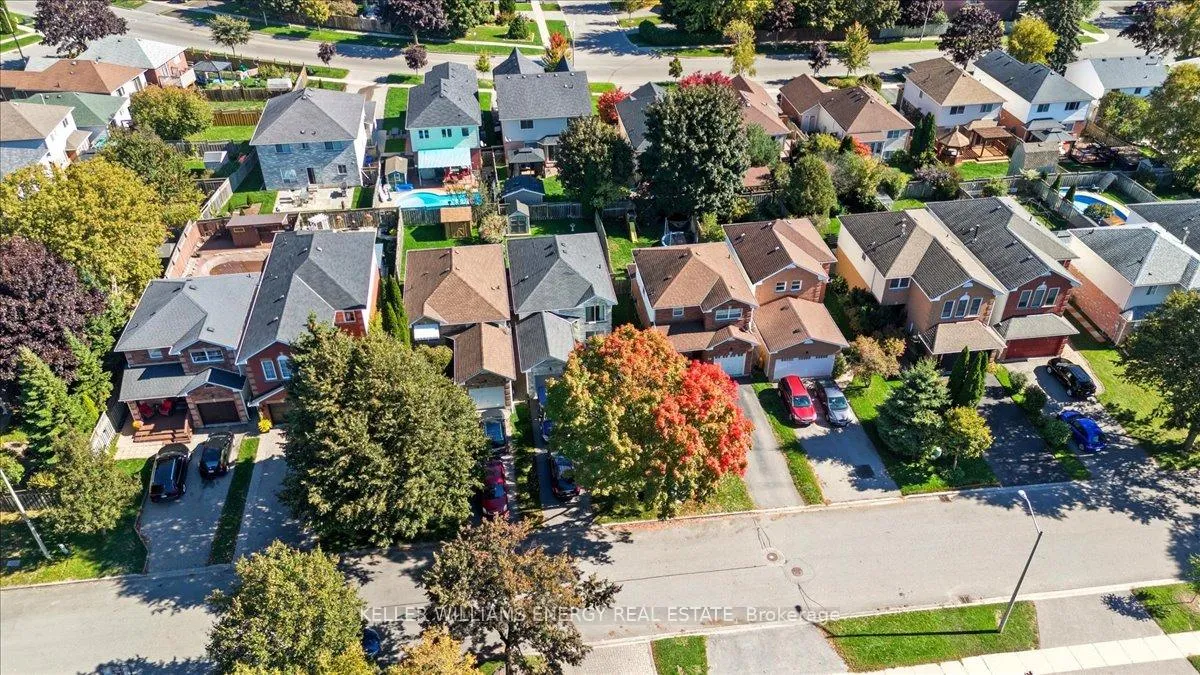 Photo 26 of 54 Farncomb Crescent, Clarington, Bowmanville — HOMEH