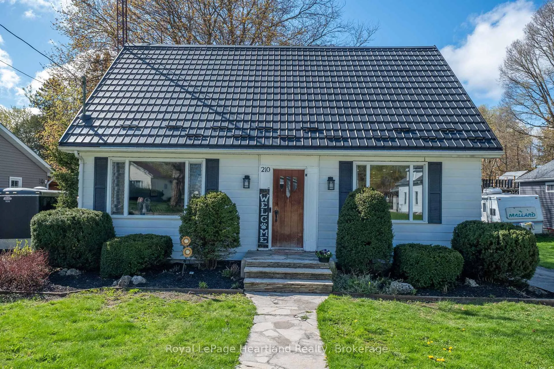 Photo 4 of 210 Leopold Street, North Huron, Wingham — HOMEH