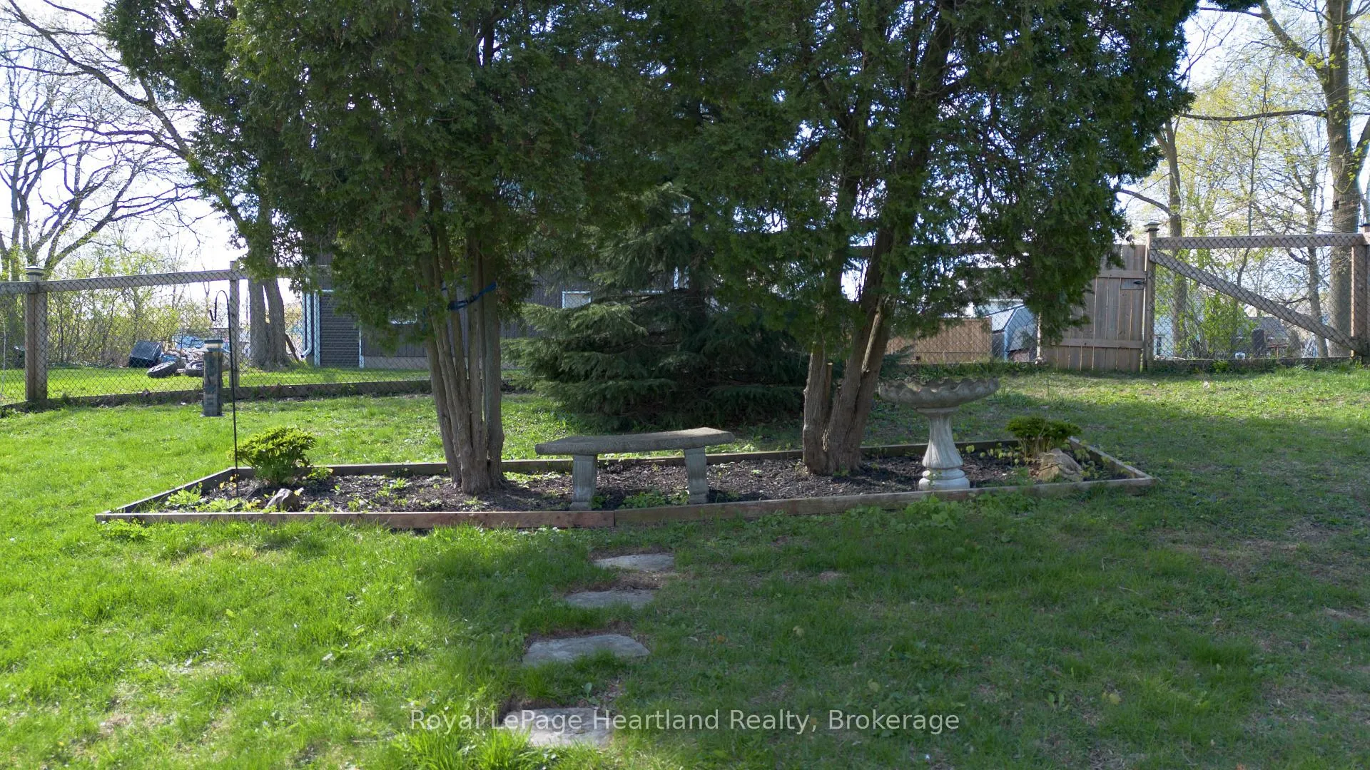 Photo 31 of 210 Leopold Street, North Huron, Wingham — HOMEH