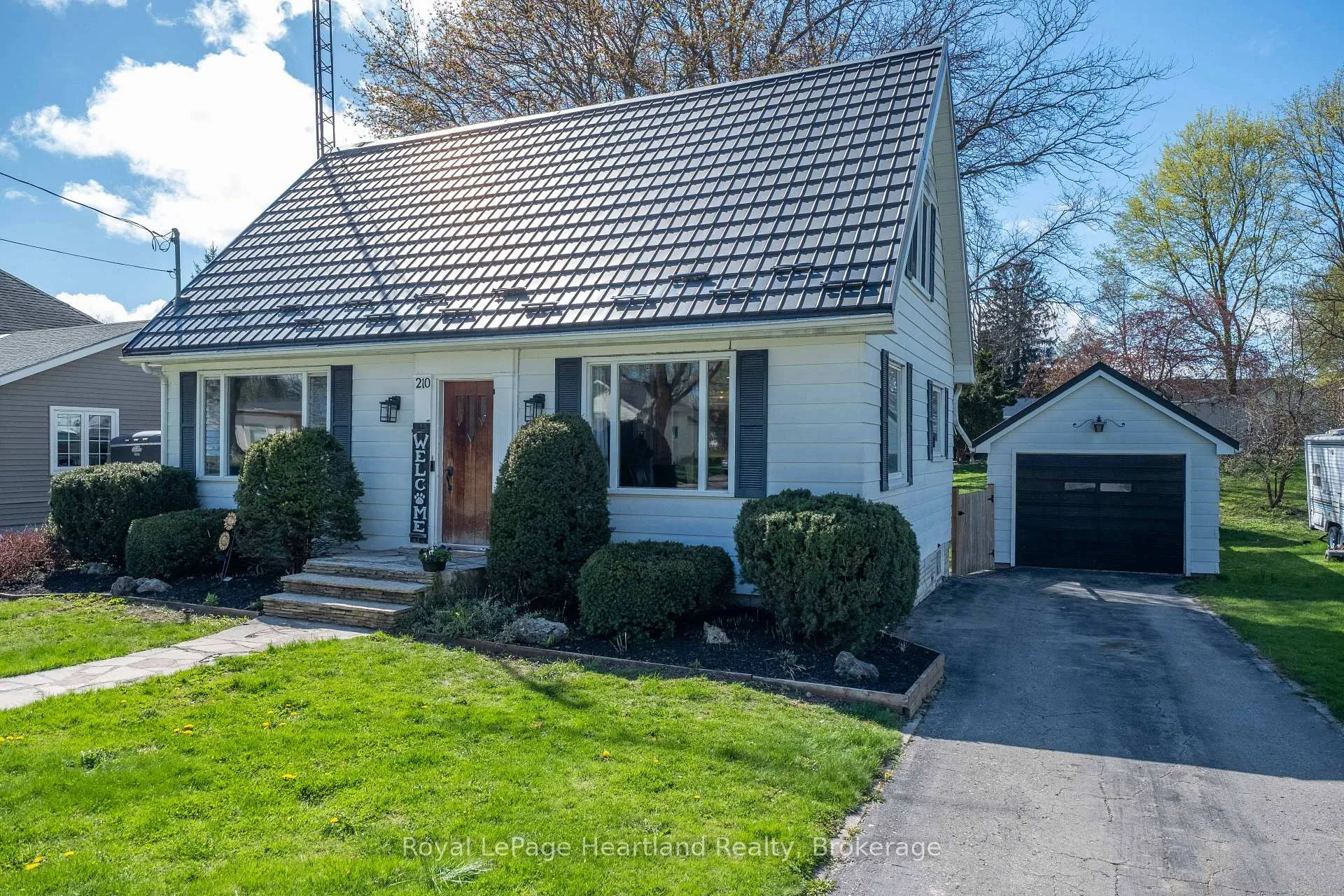 Photo 35 of 210 Leopold Street, North Huron, Wingham — HOMEH