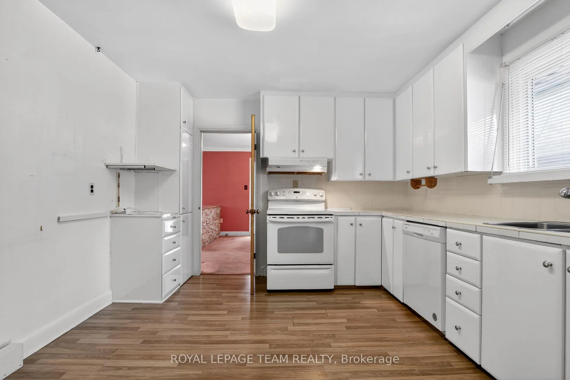 Photo 16 of 546 Sherbourne Road, Ottawa, Carlingwood — HOMEH