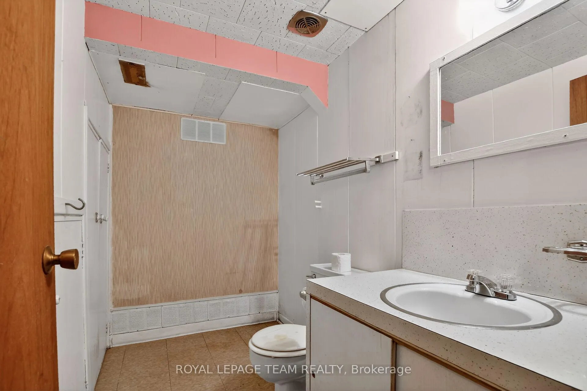 Photo 29 of 546 Sherbourne Road, Ottawa, Carlingwood — HOMEH