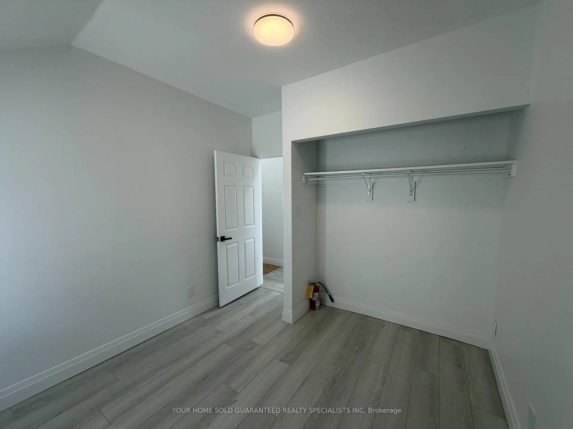 Photo 4 of Unit 1, 90 Wellington Street E, Aurora, Aurora Village — HOMEH