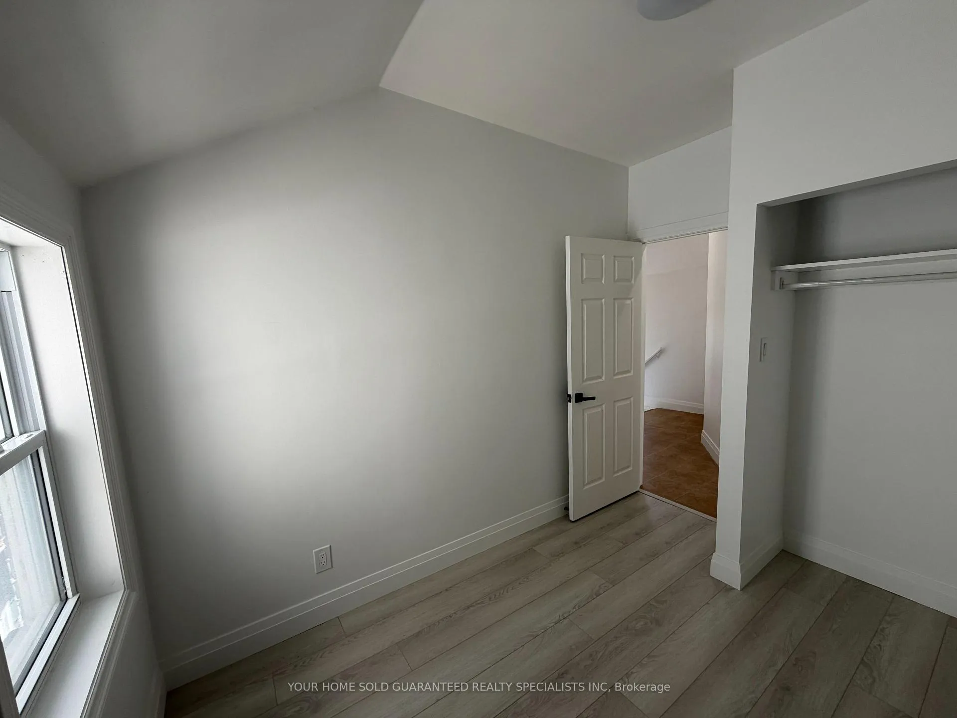 Photo 5 of Unit 1, 90 Wellington Street E, Aurora, Aurora Village — HOMEH