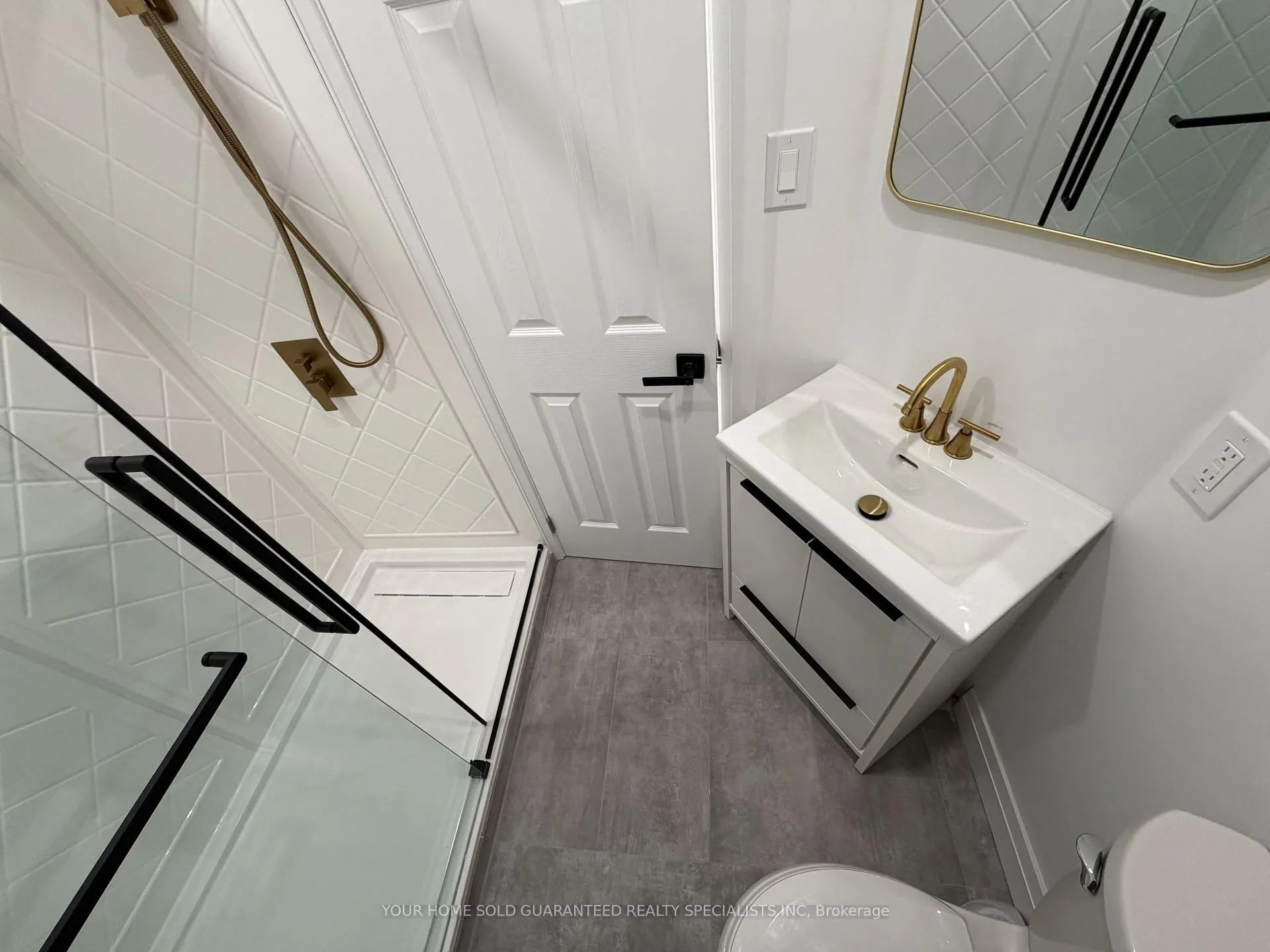 Photo 6 of Unit 1, 90 Wellington Street E, Aurora, Aurora Village — HOMEH