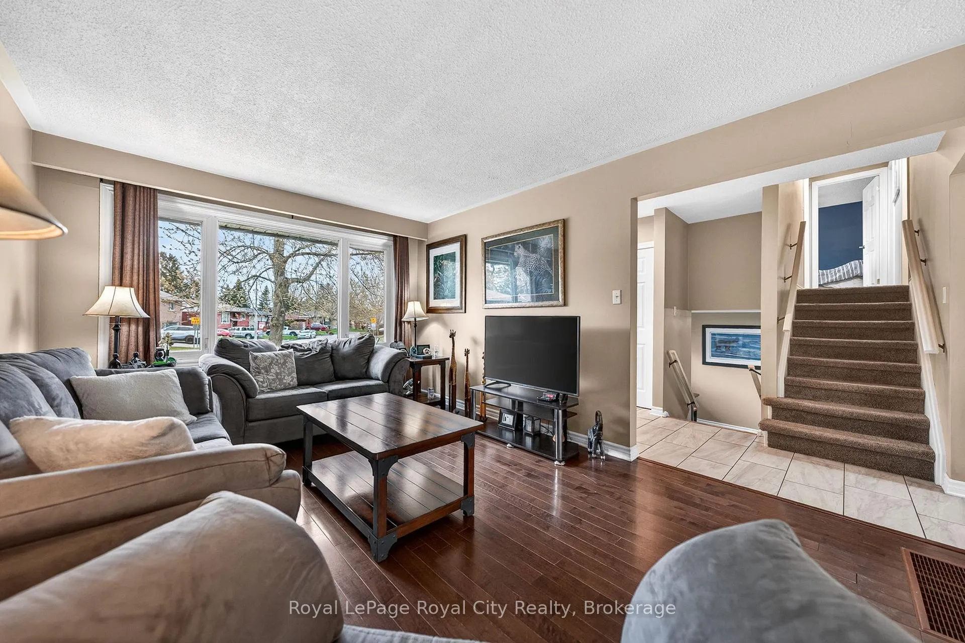 Photo 4 of 16 Sanderson Drive, Guelph, Willow West/Sugarbush/West Acres — HOMEH