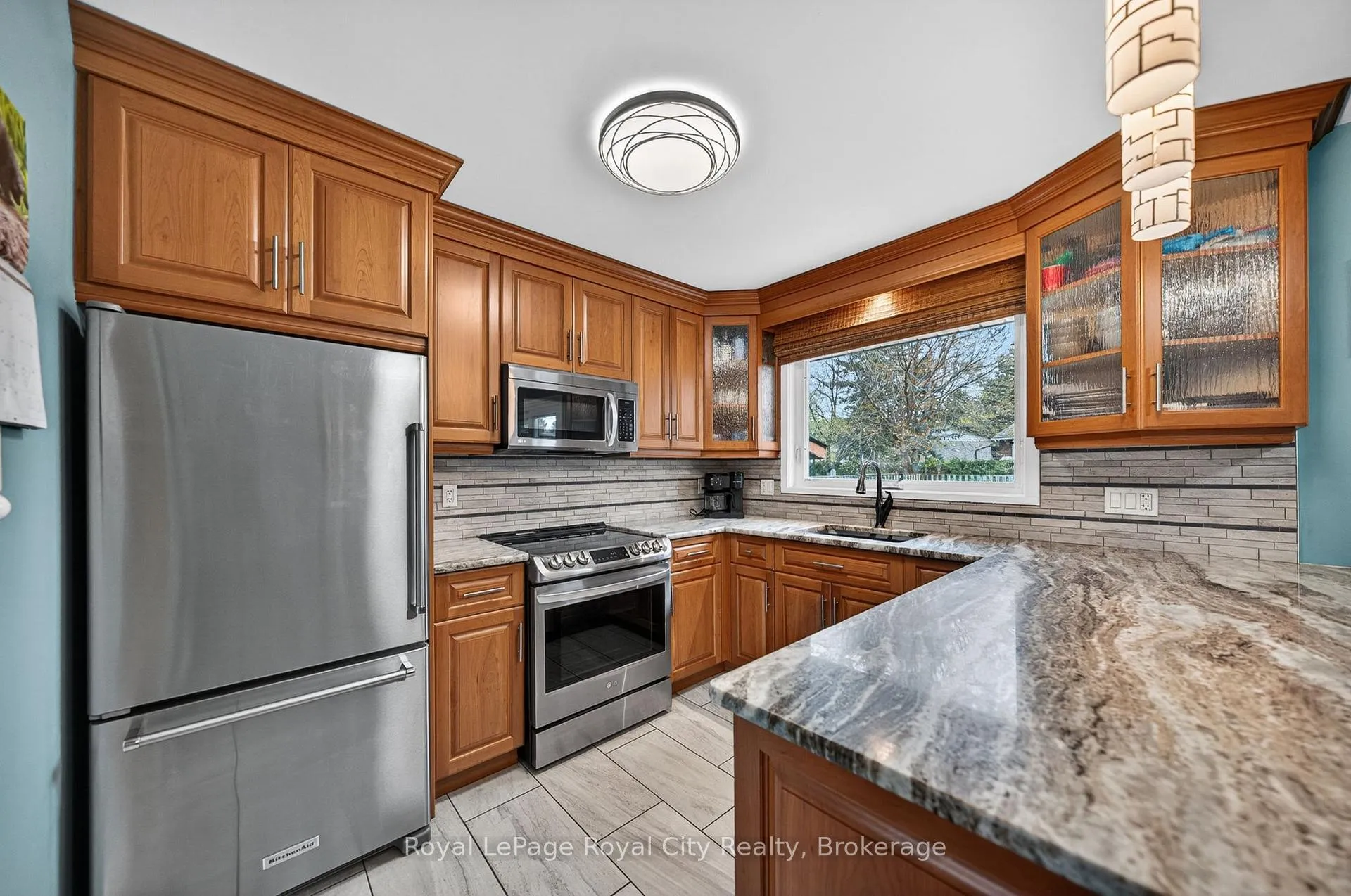 Photo 7 of 16 Sanderson Drive, Guelph, Willow West/Sugarbush/West Acres — HOMEH