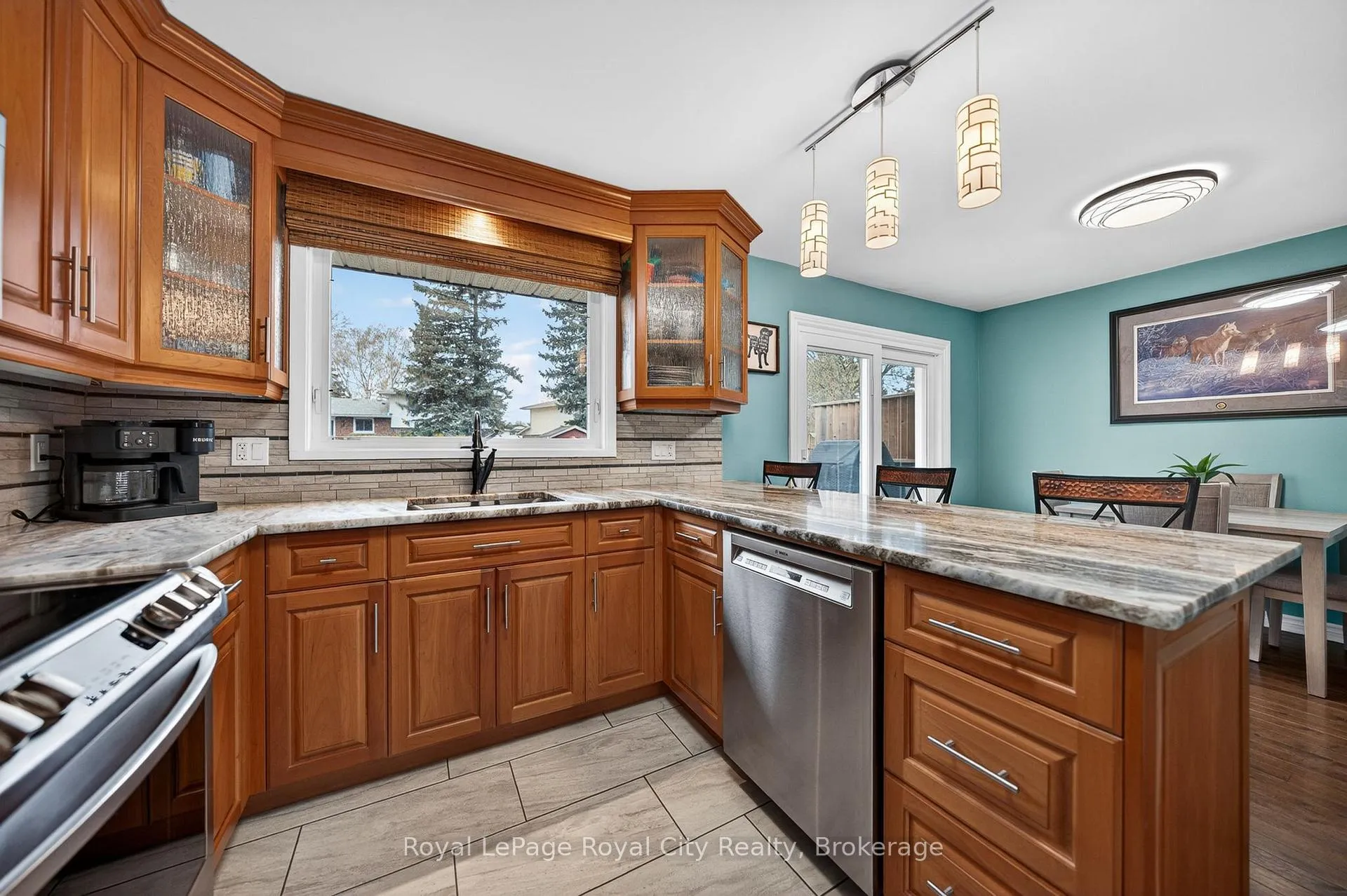 Photo 9 of 16 Sanderson Drive, Guelph, Willow West/Sugarbush/West Acres — HOMEH