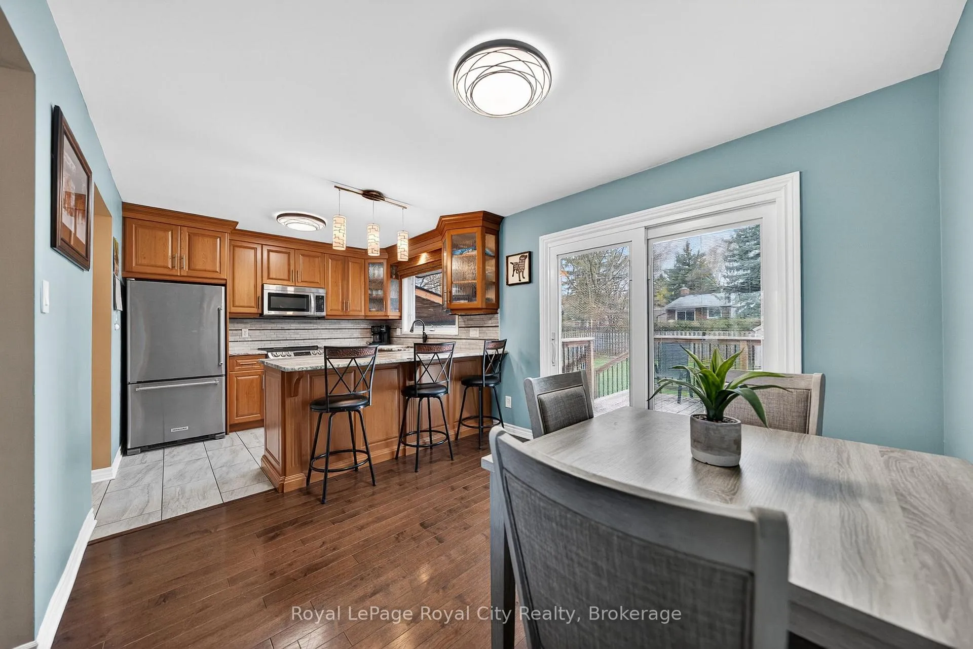 Photo 11 of 16 Sanderson Drive, Guelph, Willow West/Sugarbush/West Acres — HOMEH