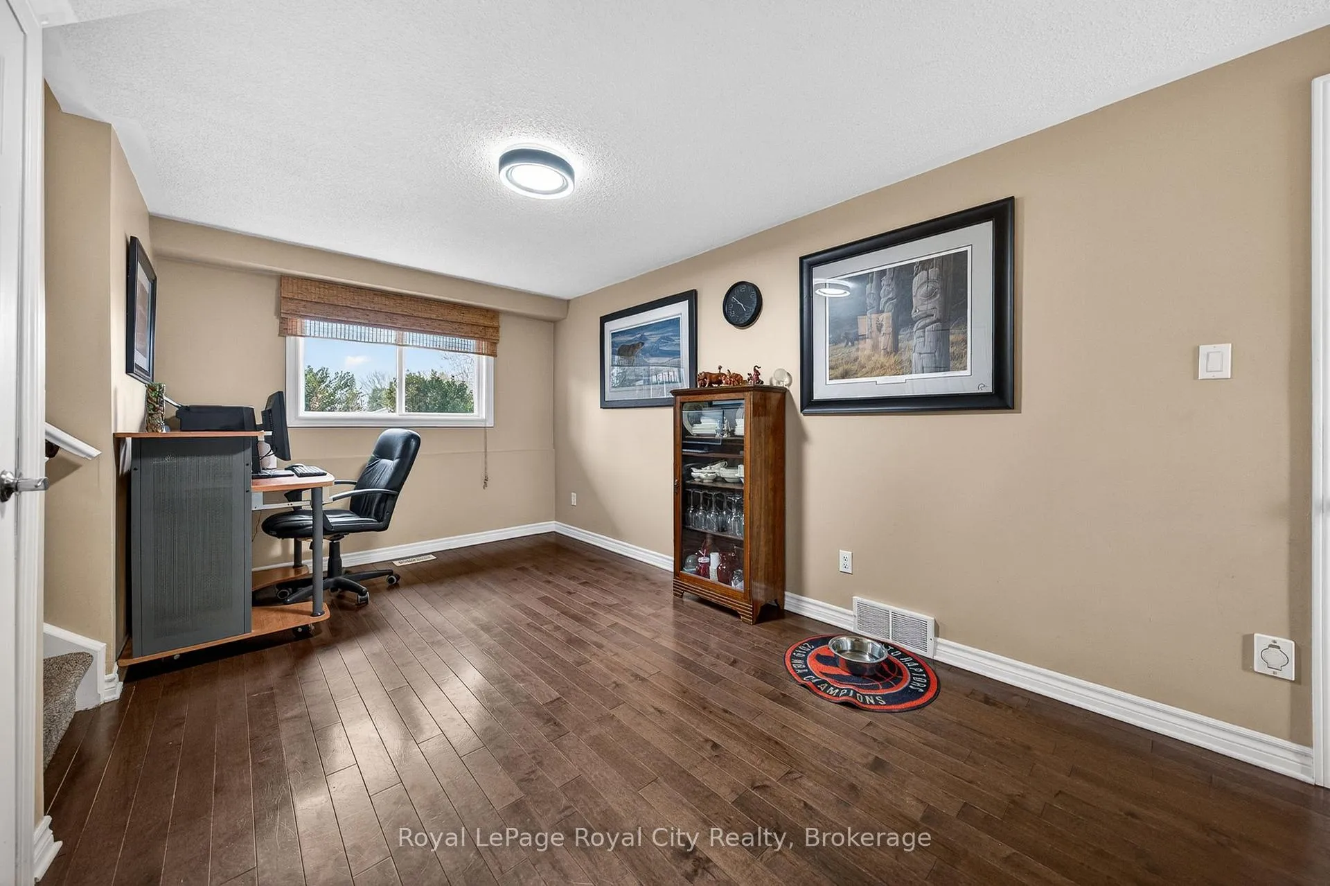 Photo 18 of 16 Sanderson Drive, Guelph, Willow West/Sugarbush/West Acres — HOMEH