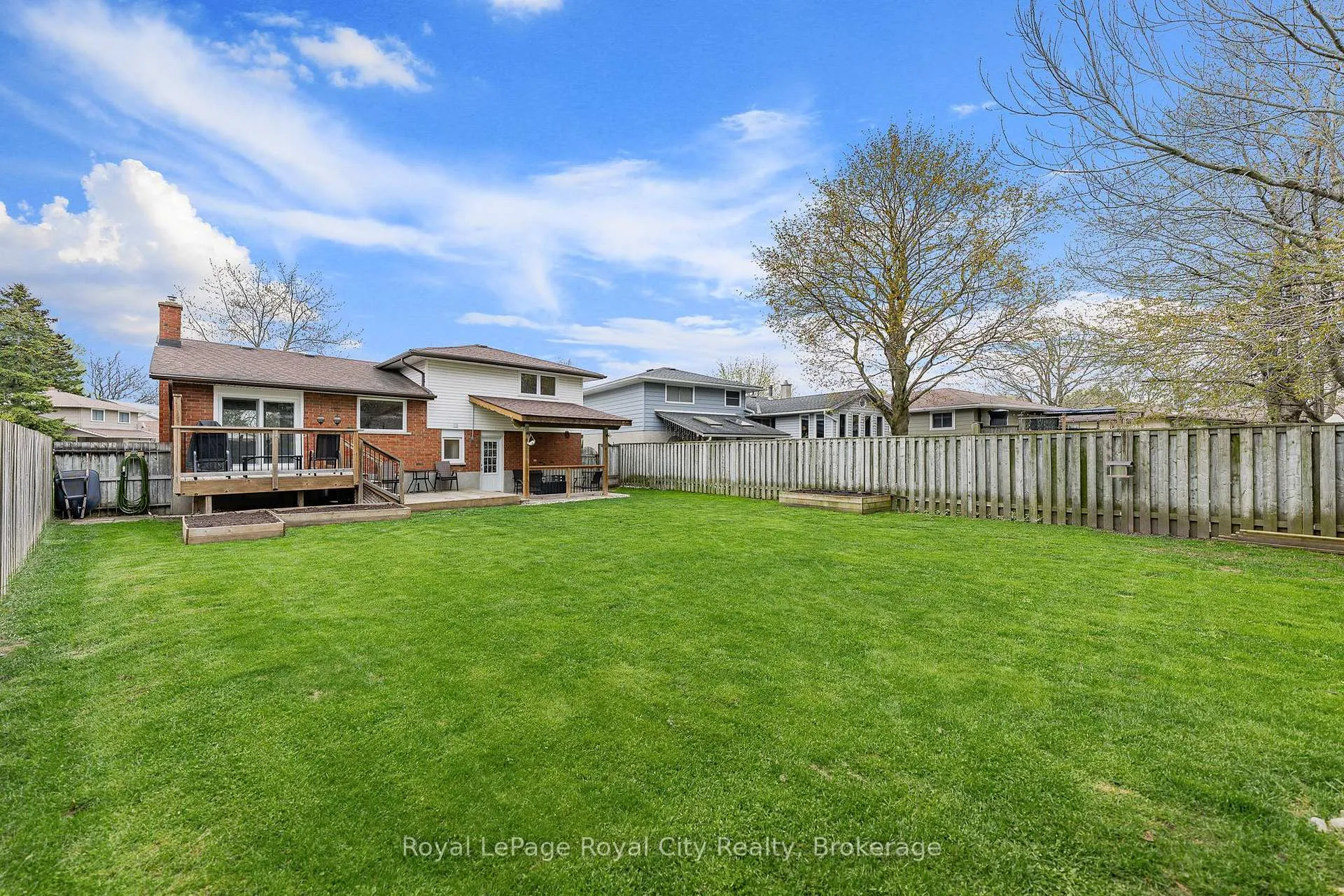 Photo 31 of 16 Sanderson Drive, Guelph, Willow West/Sugarbush/West Acres — HOMEH