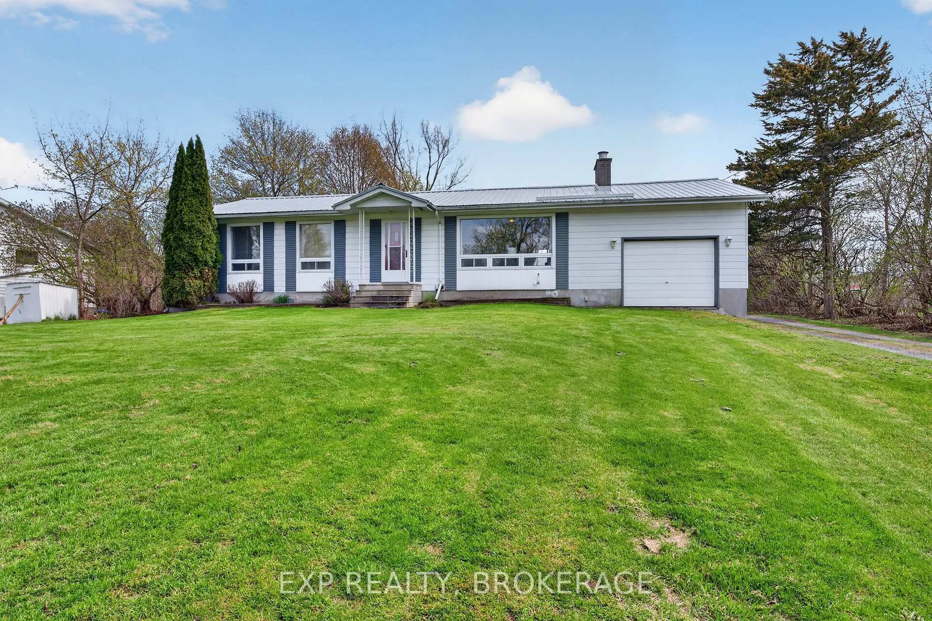 Photo 1 of 29 Hillcrest Street, Frontenac Islands, The Islands — HOMEH